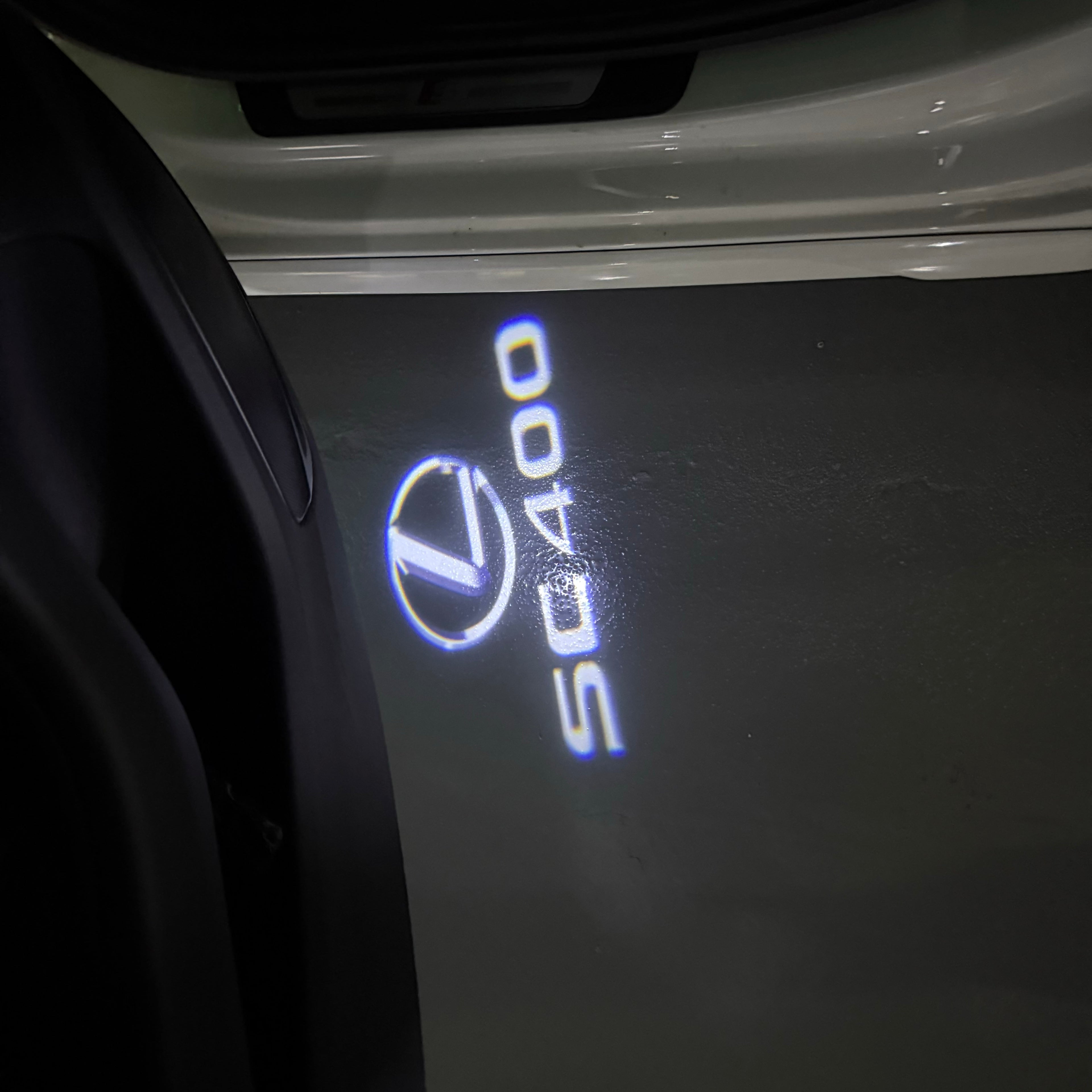LEXUS LOGO PROJECTOR LIGHTS Nr.01 (الكمية 1 = 1 مجموعة / 2 أضواء باب)