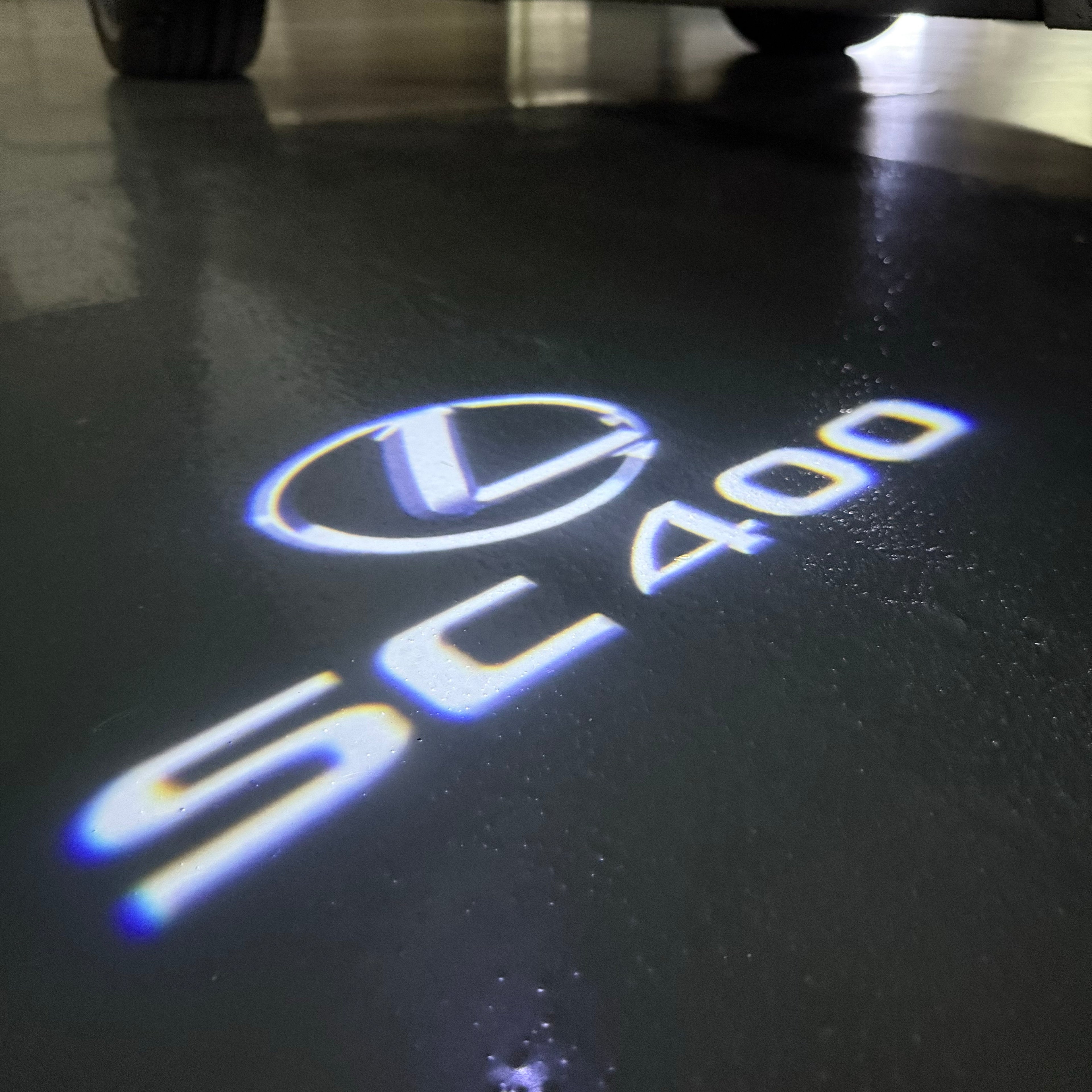 LEXUS LOGO PROJECTOR LIGHTS Nr.01 (الكمية 1 = 1 مجموعة / 2 أضواء باب)