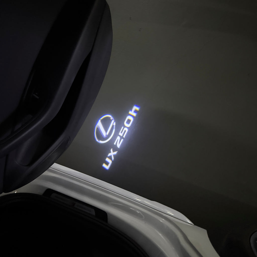 LEXUS LOGO PROJECTOR LIGHTS Nr.01 (الكمية 1 = 1 مجموعة / 2 أضواء باب)