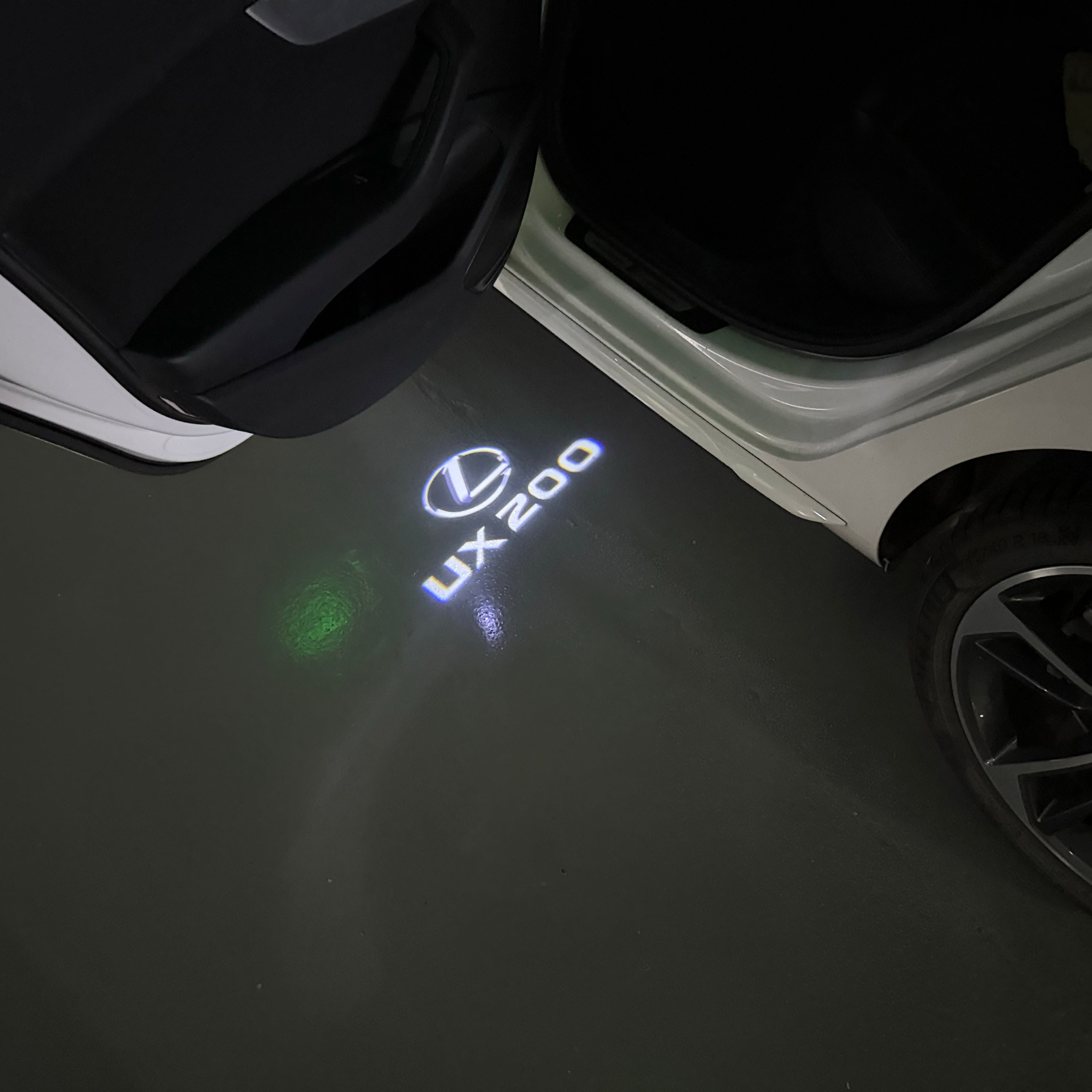 LEXUS LOGO PROJECTOR LIGHTS Nr.01 (الكمية 1 = 1 مجموعة / 2 أضواء باب)