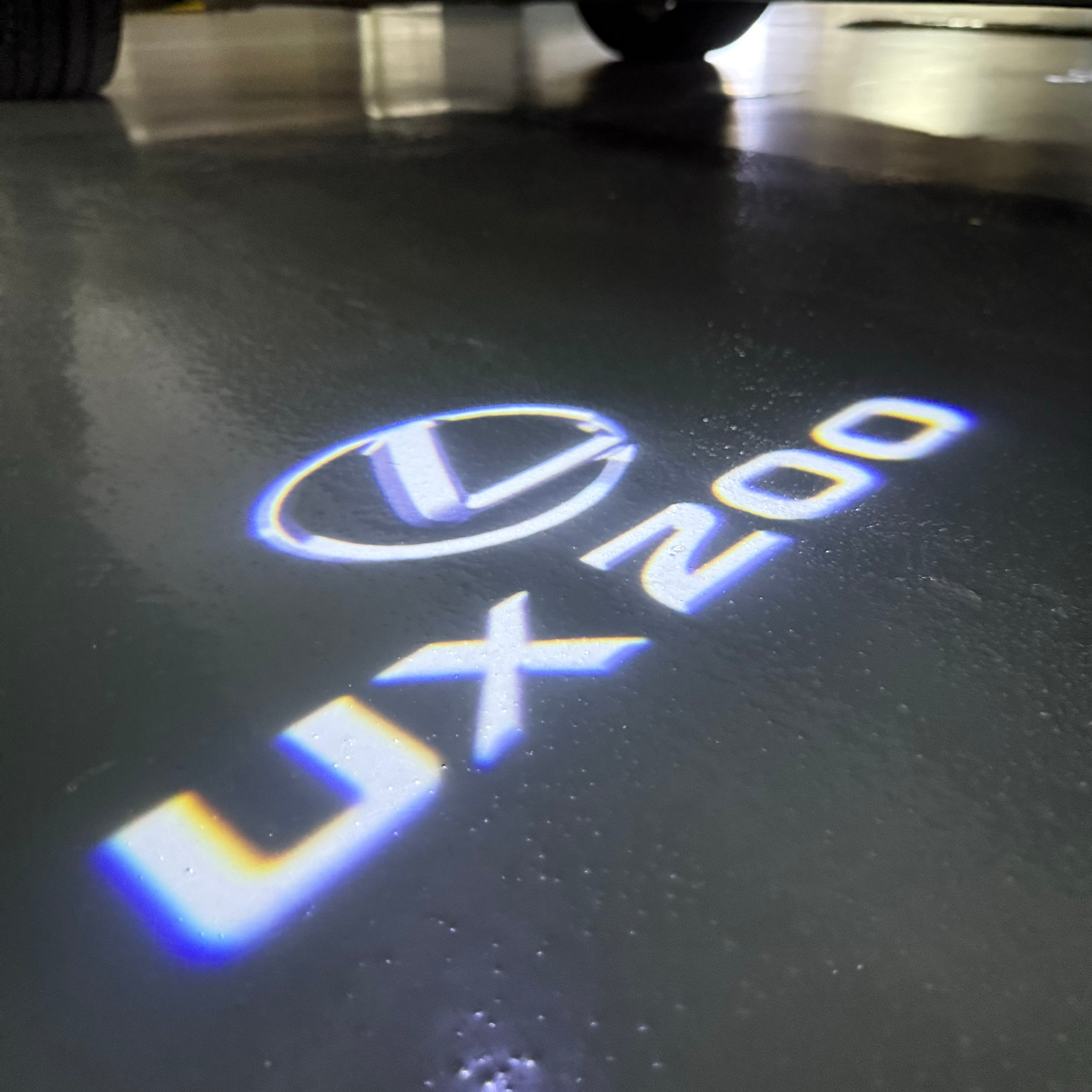 LEXUS LOGO PROJECTOR LIGHTS Nr.01 (الكمية 1 = 1 مجموعة / 2 أضواء باب)