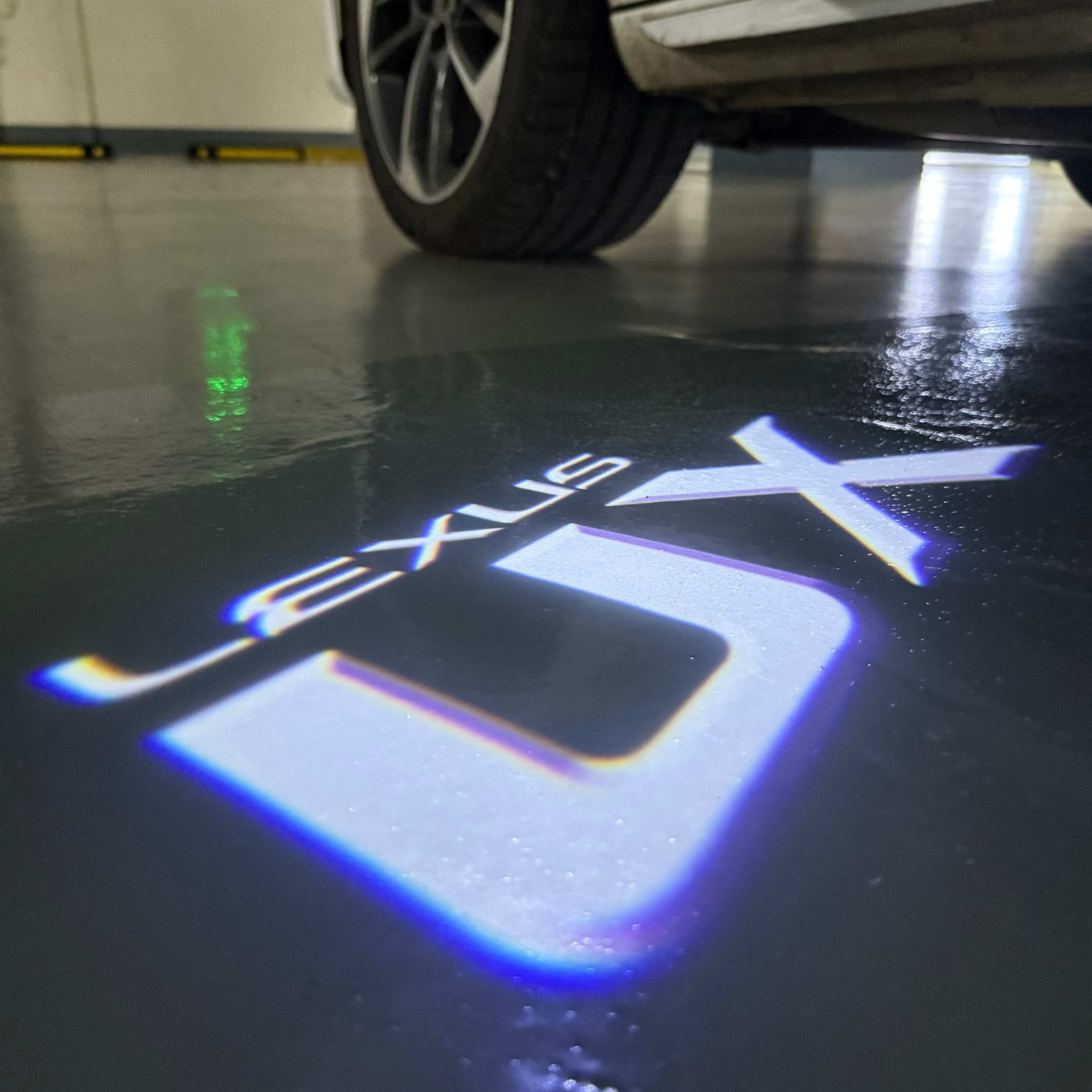 LEXUS LOGO PROJECTOR LIGHTS Nr.01 (الكمية 1 = 1 مجموعة / 2 أضواء باب)