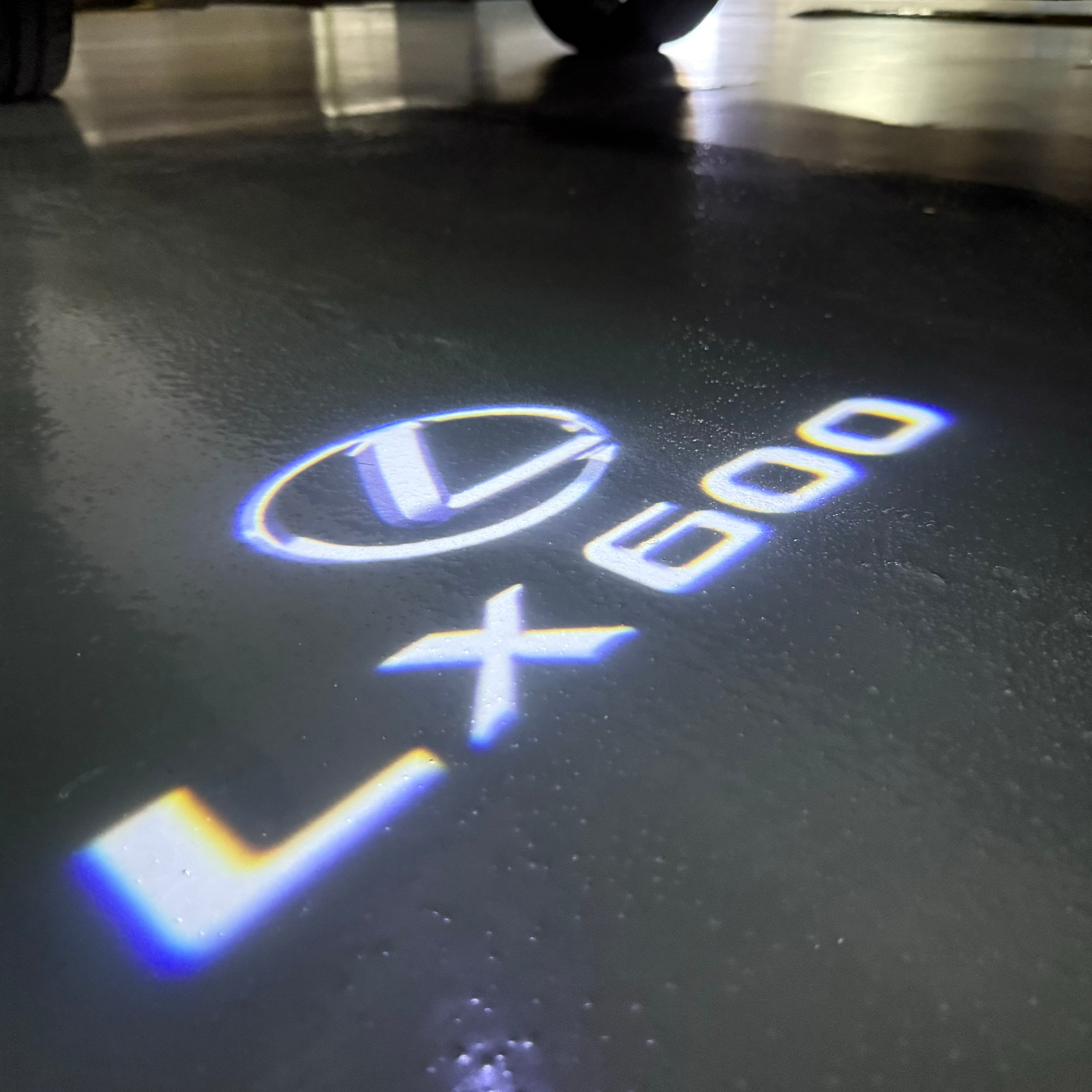 LEXUS LOGO PROJECTOR LIGHTS Nr.01 (الكمية 1 = 1 مجموعة / 2 أضواء باب)