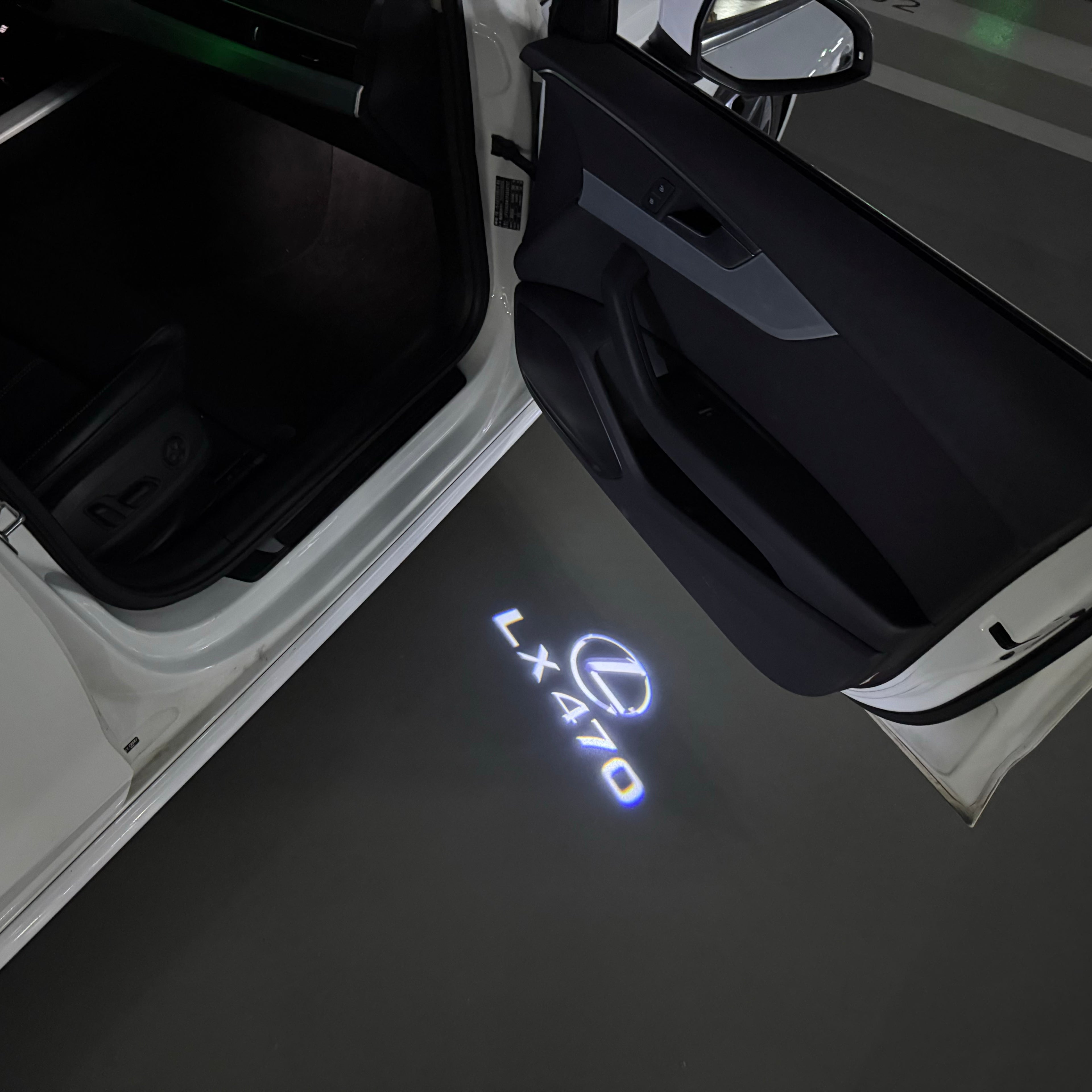 LEXUS LOGO PROJECTOR LIGHTS Nr.01 (الكمية 1 = 1 مجموعة / 2 أضواء باب)