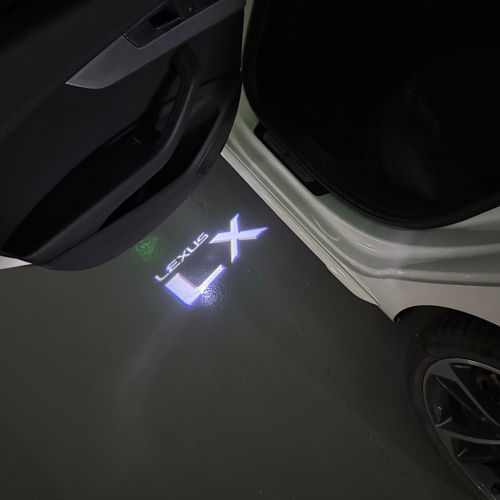 LEXUS LOGO PROJECTOR LIGHTS Nr.01 (الكمية 1 = 1 مجموعة / 2 أضواء باب)