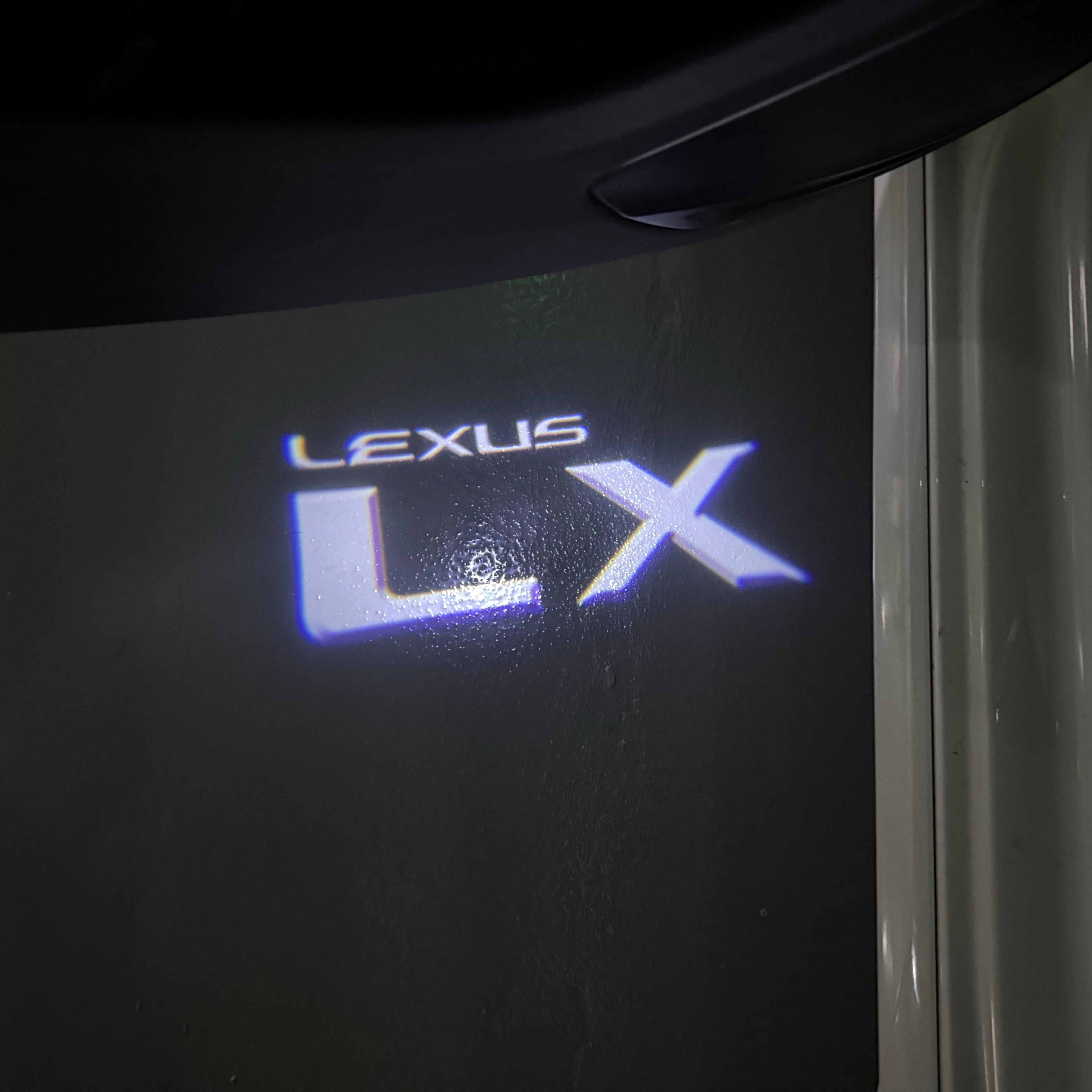 LEXUS LOGO PROJECTOR LIGHTS Nr.01 (الكمية 1 = 1 مجموعة / 2 أضواء باب)