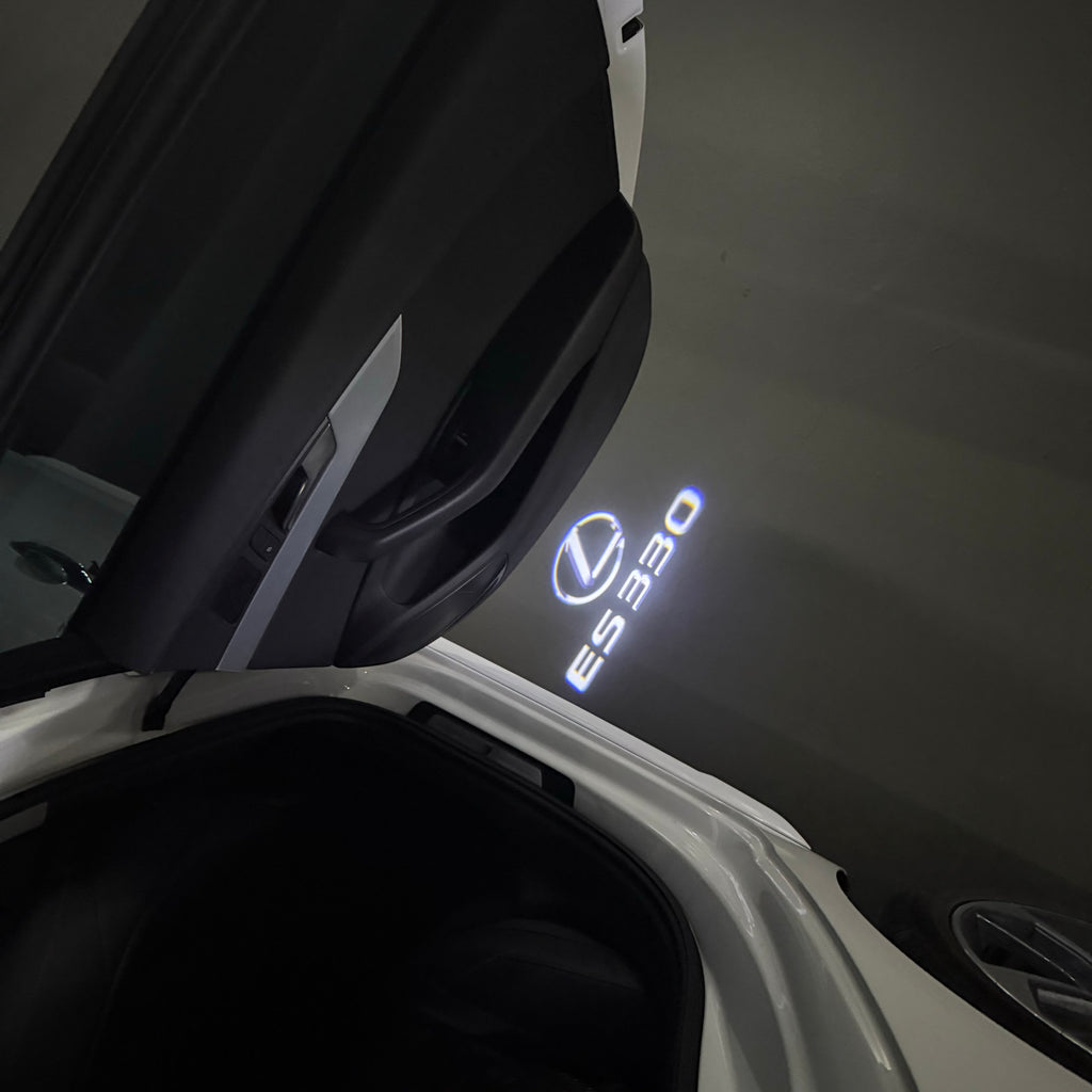 LEXUS LOGO PROJECTOR LIGHTS Nr.01 (الكمية 1 = 1 مجموعة / 2 أضواء باب)