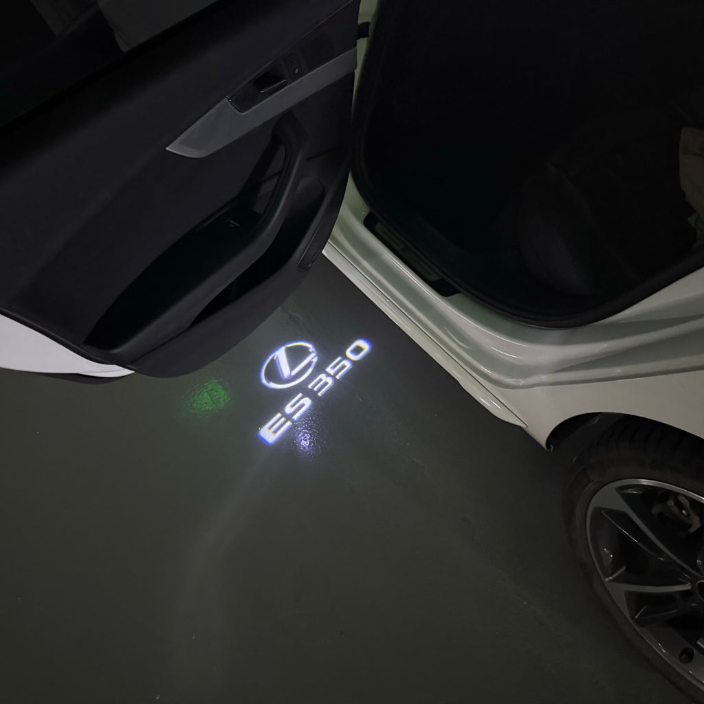 LEXUS LOGO PROJECTOR LIGHTS Nr.01 (الكمية 1 = 1 مجموعة / 2 أضواء باب)