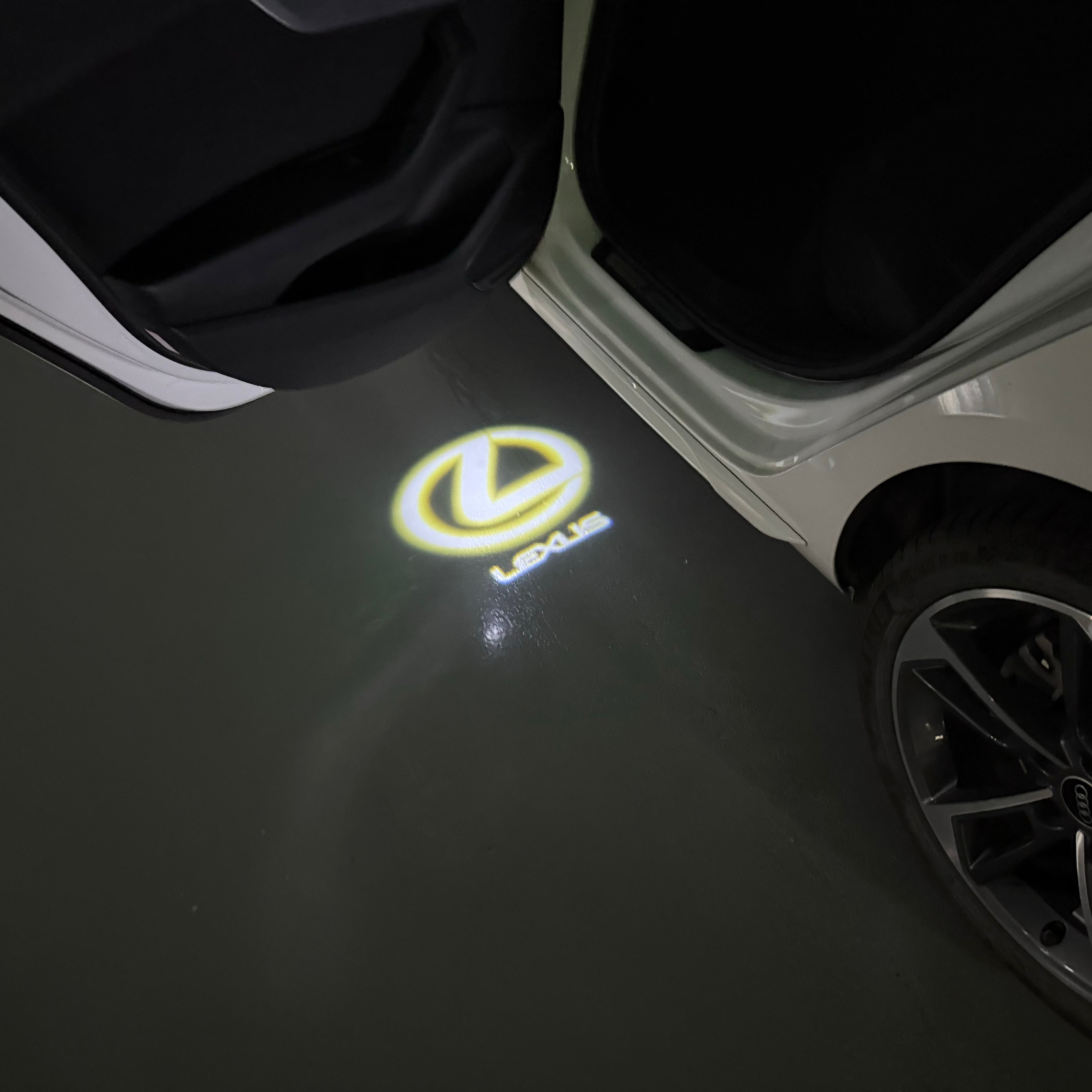 LEXUS Original LOGO PROJECROTR LIGHTS (quantity 1 = 1 sets/2 door lights)Nr.01a45