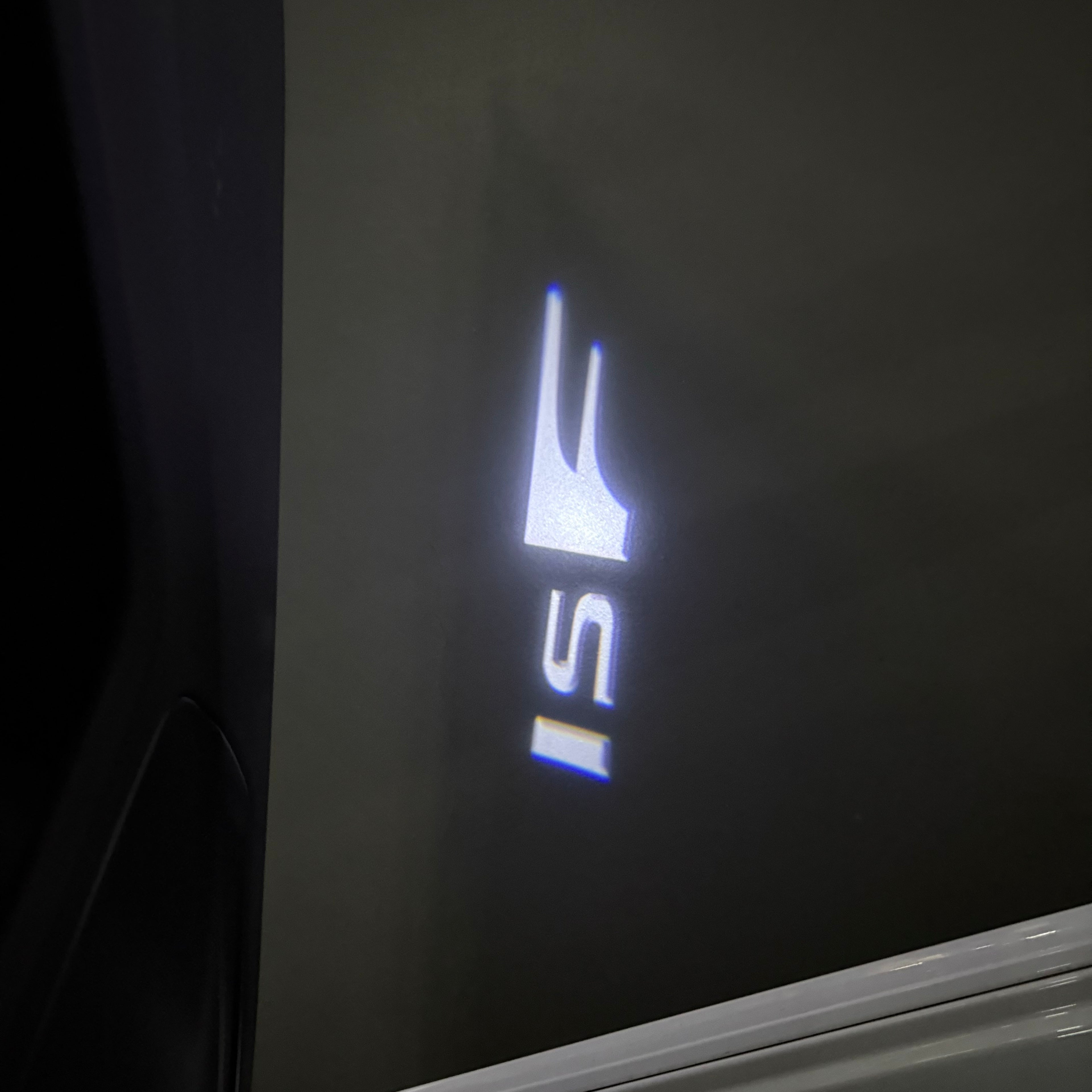 LEXUS  IS LOGO PROJECROTR LIGHTS (quantity 1 = 1 sets/2 door lights)Nr.01a54