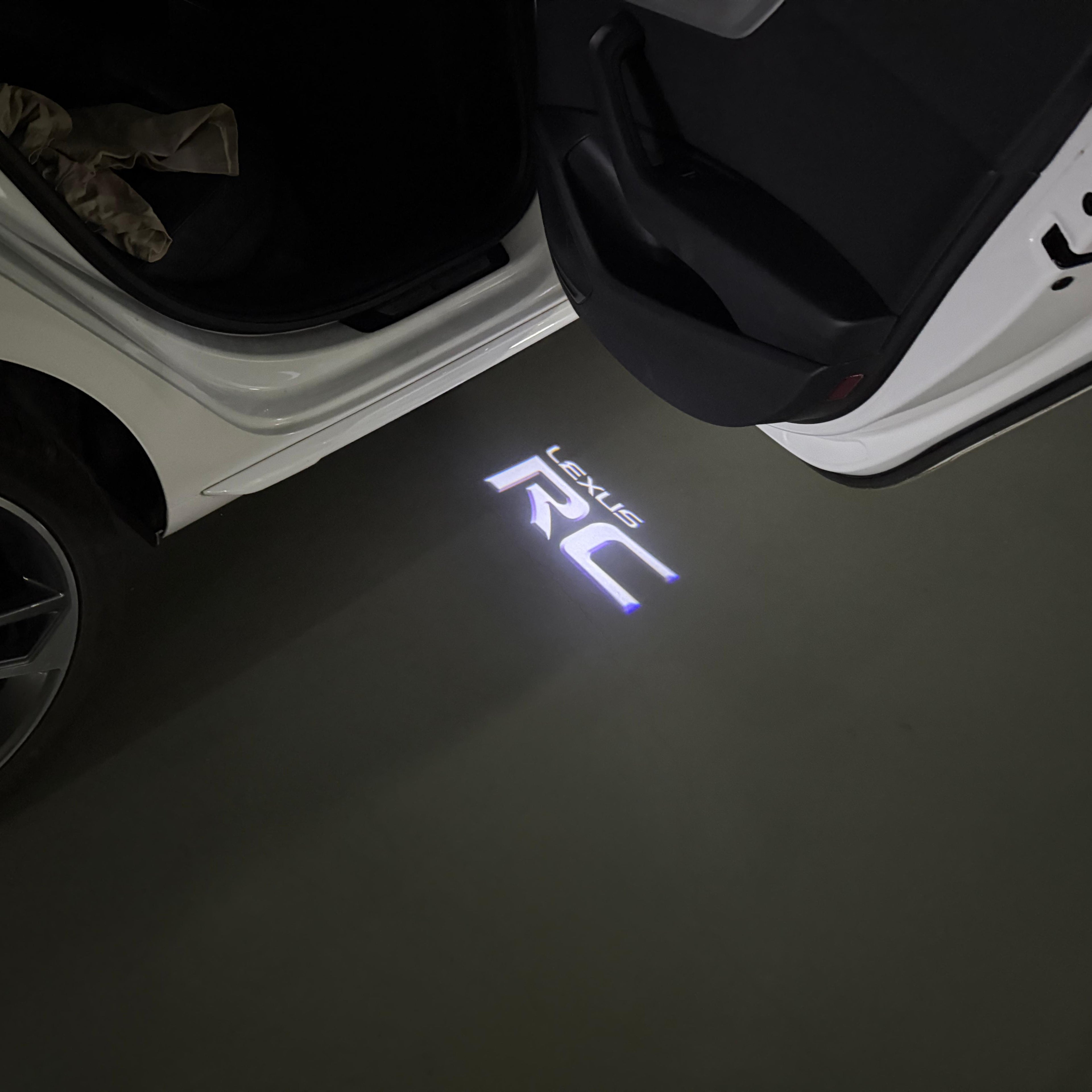 LEXUS LOGO PROJECTOR LIGHTS Nr.01 (الكمية 1 = 1 مجموعة / 2 أضواء باب)