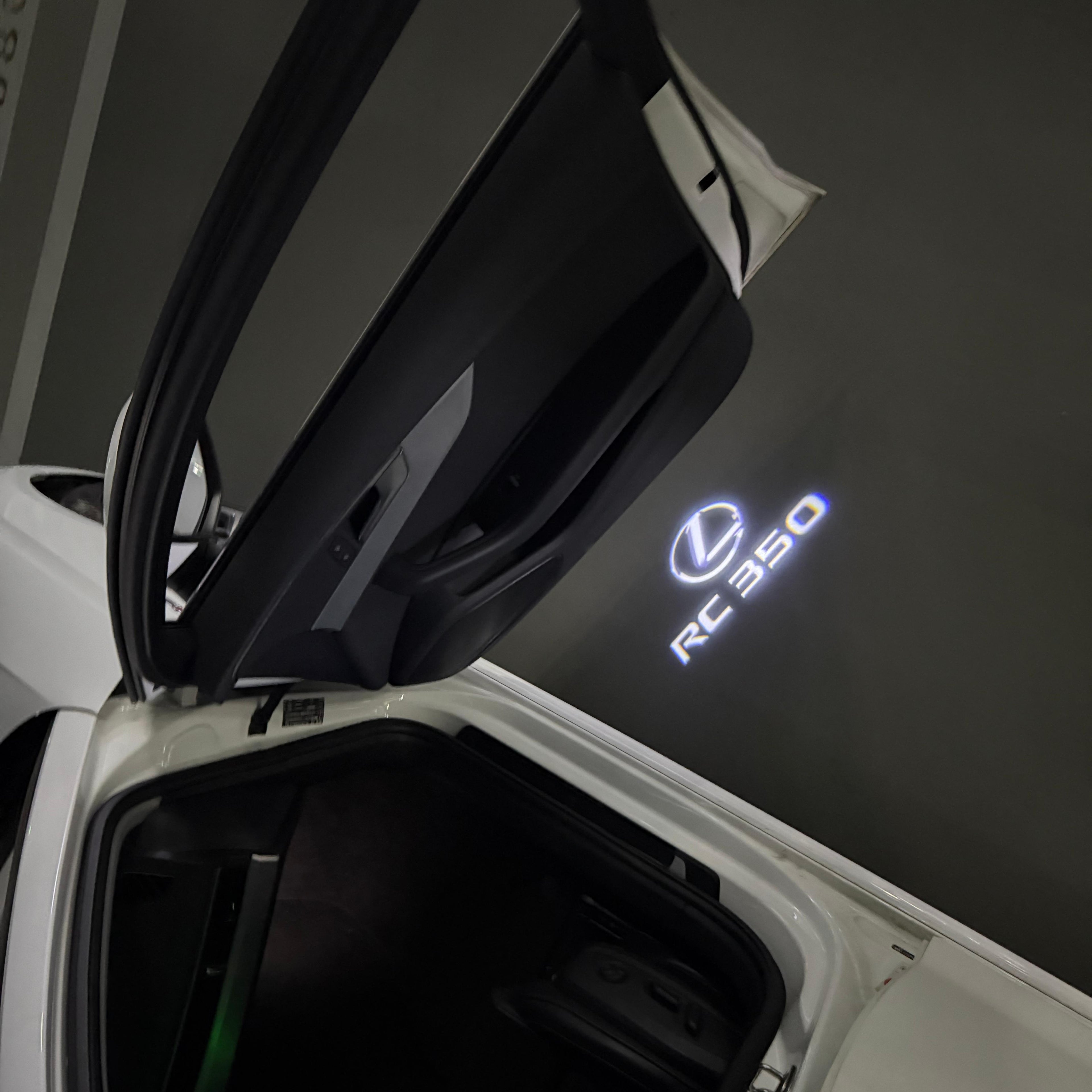 LEXUS LOGO PROJECTOR LIGHTS Nr.01 (الكمية 1 = 1 مجموعة / 2 أضواء باب)