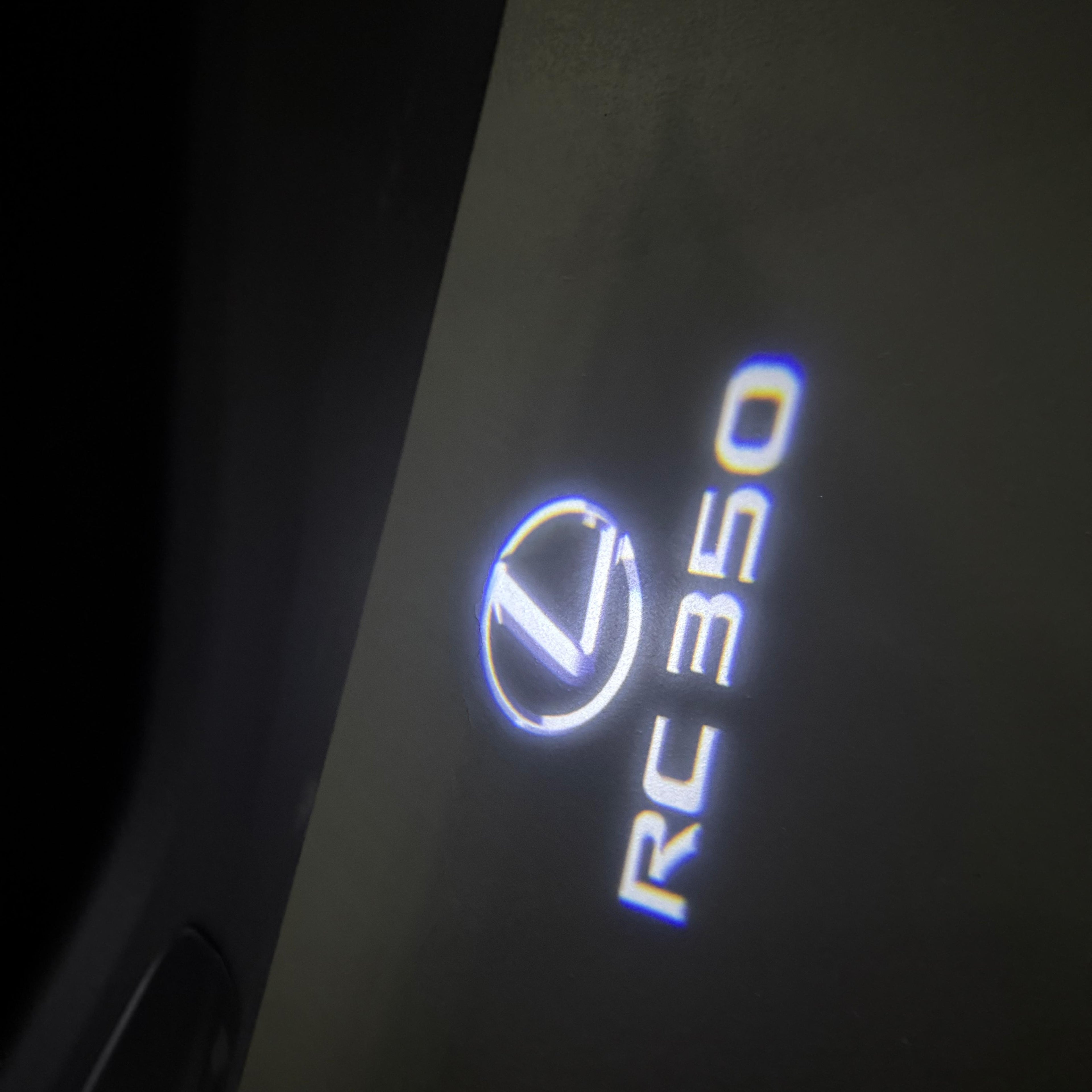 LEXUS LOGO PROJECTOR LIGHTS Nr.01 (الكمية 1 = 1 مجموعة / 2 أضواء باب)