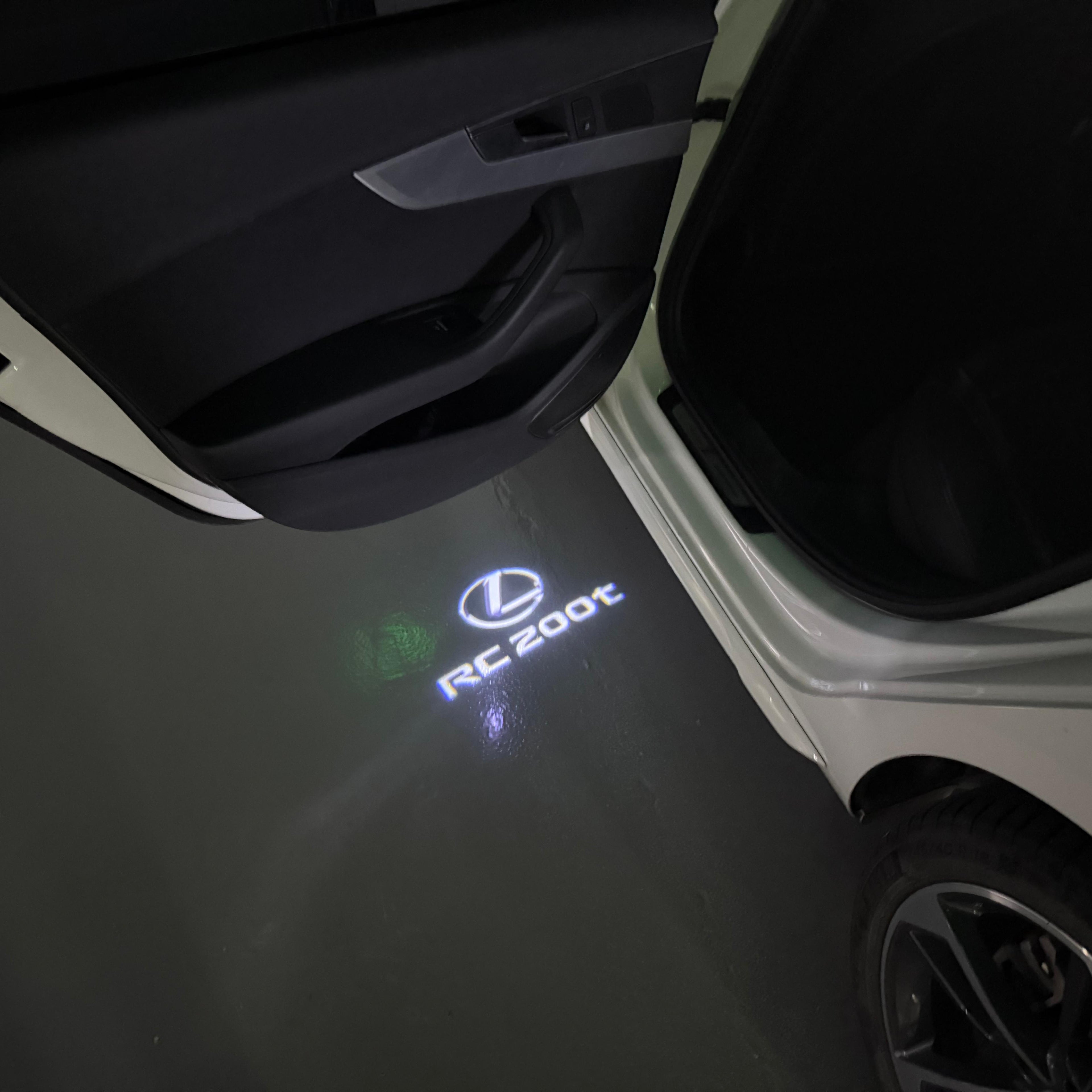 LEXUS LOGO PROJECTOR LIGHTS Nr.01 (الكمية 1 = 1 مجموعة / 2 أضواء باب)