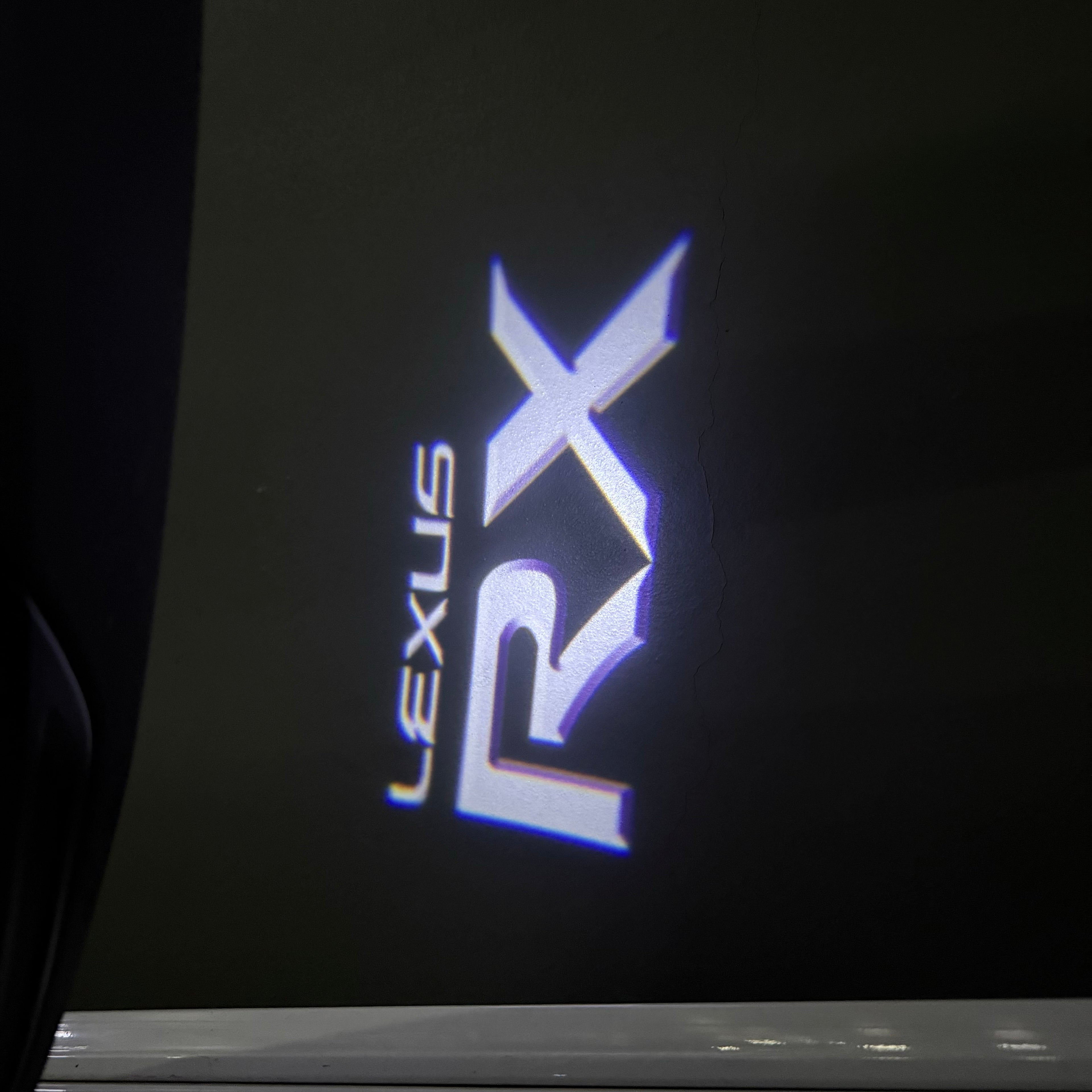 LEXUS LOGO PROJECTOR LIGHTS Nr.01 (الكمية 1 = 1 مجموعة / 2 أضواء باب)