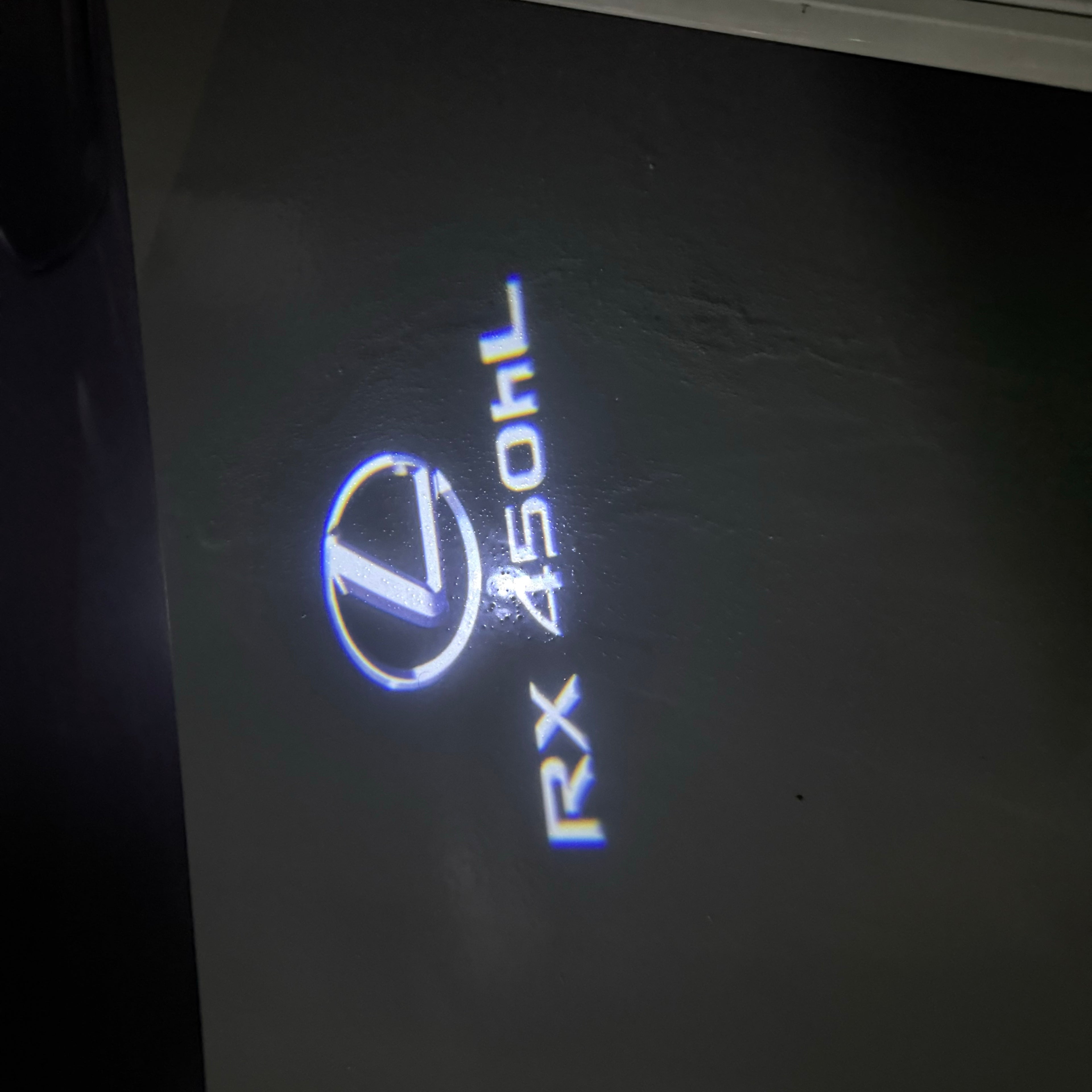 LEXUS LOGO PROJECTOR LIGHTS Nr.01 (الكمية 1 = 1 مجموعة / 2 أضواء باب)