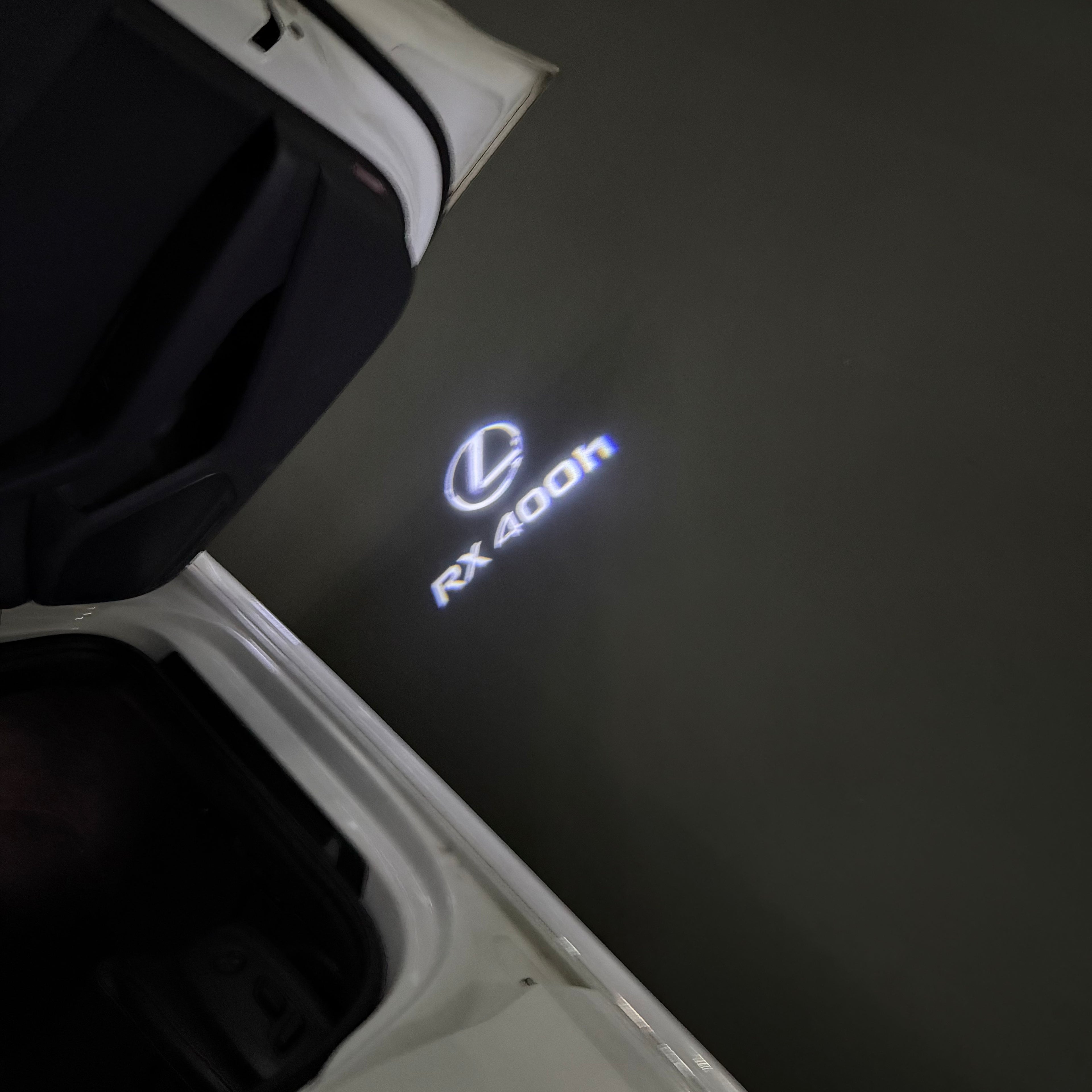 LEXUS LOGO PROJECTOR LIGHTS Nr.01 (الكمية 1 = 1 مجموعة / 2 أضواء باب)