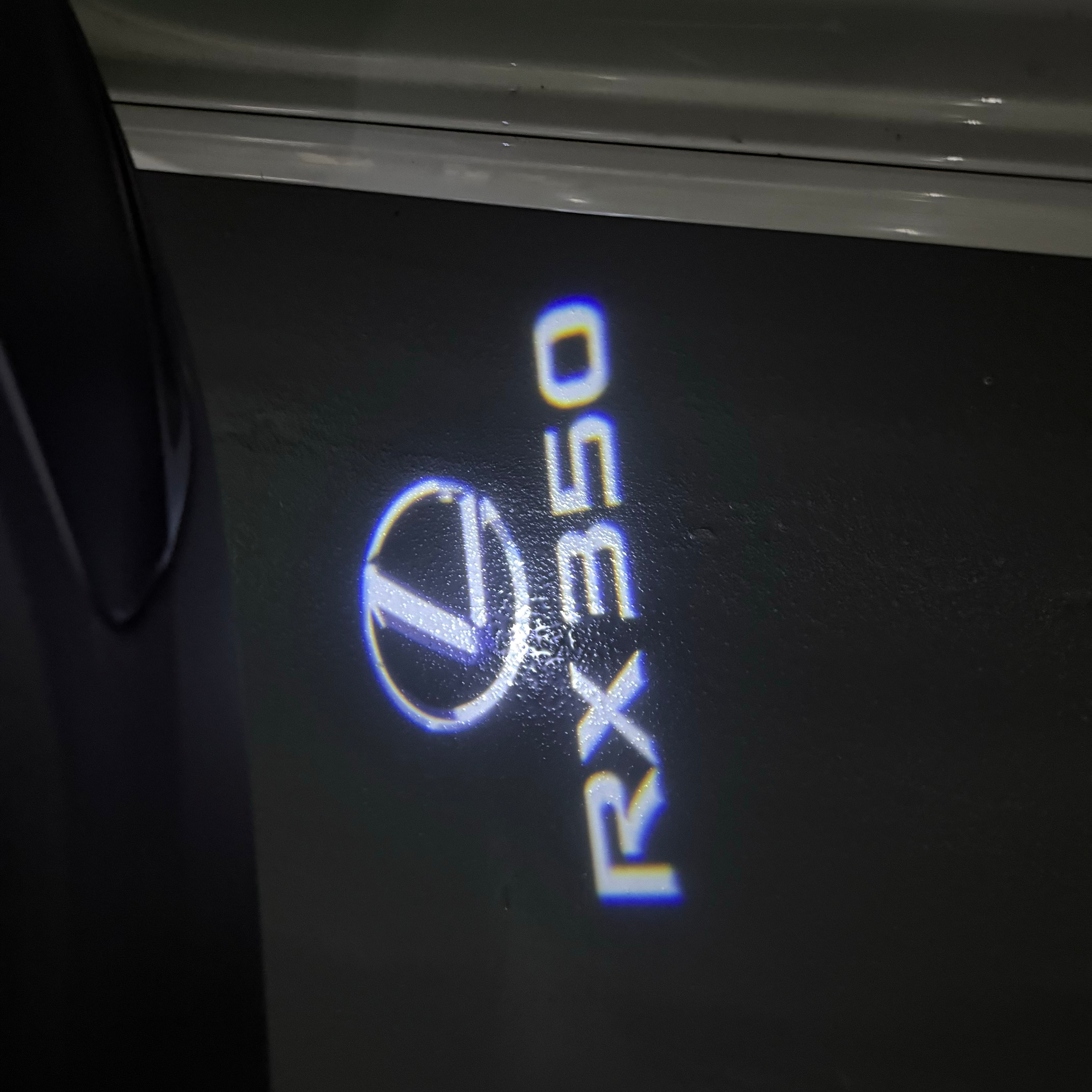LEXUS LOGO PROJECTOR LIGHTS Nr.01 (الكمية 1 = 1 مجموعة / 2 أضواء باب)
