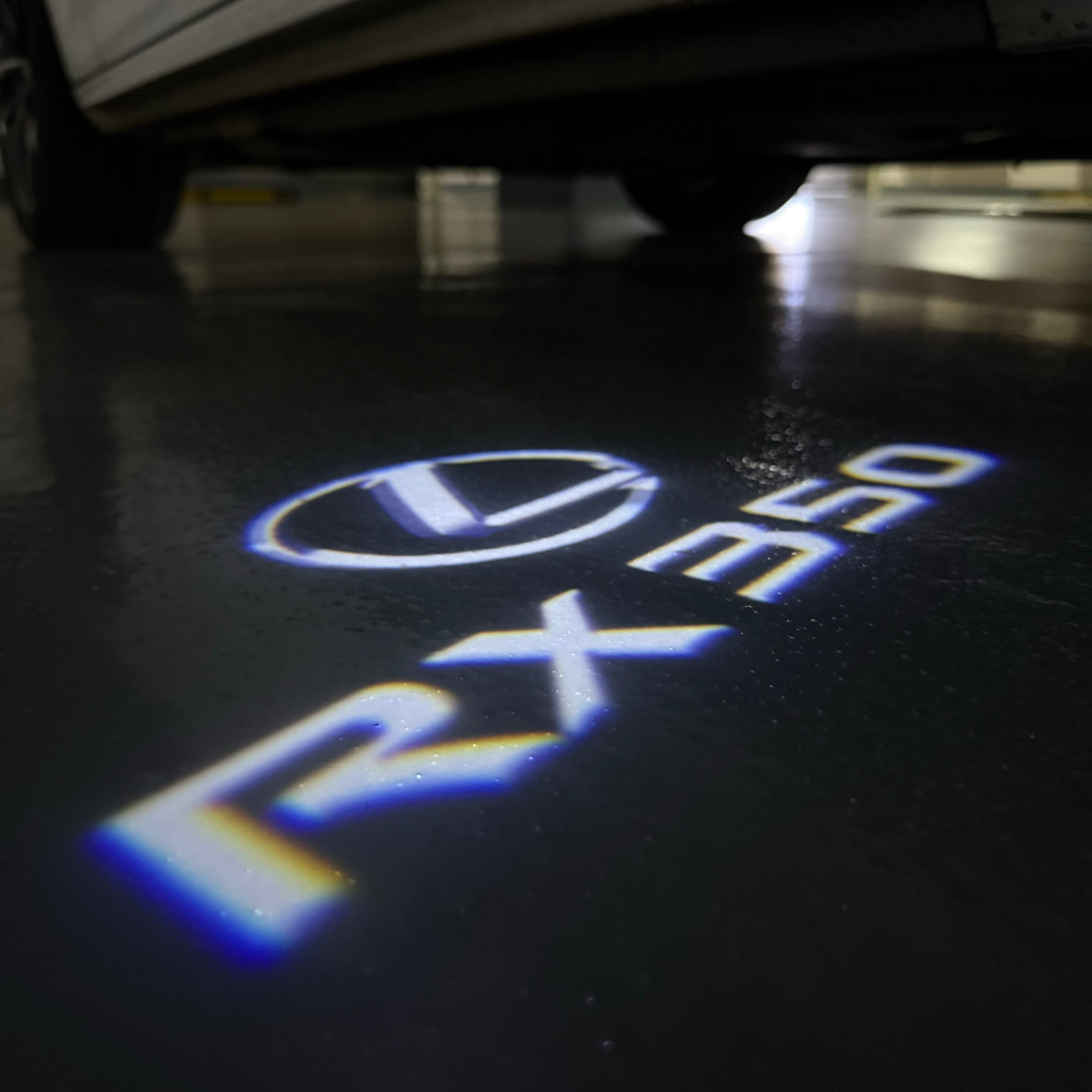 LEXUS LOGO PROJECTOR LIGHTS Nr.01 (الكمية 1 = 1 مجموعة / 2 أضواء باب)