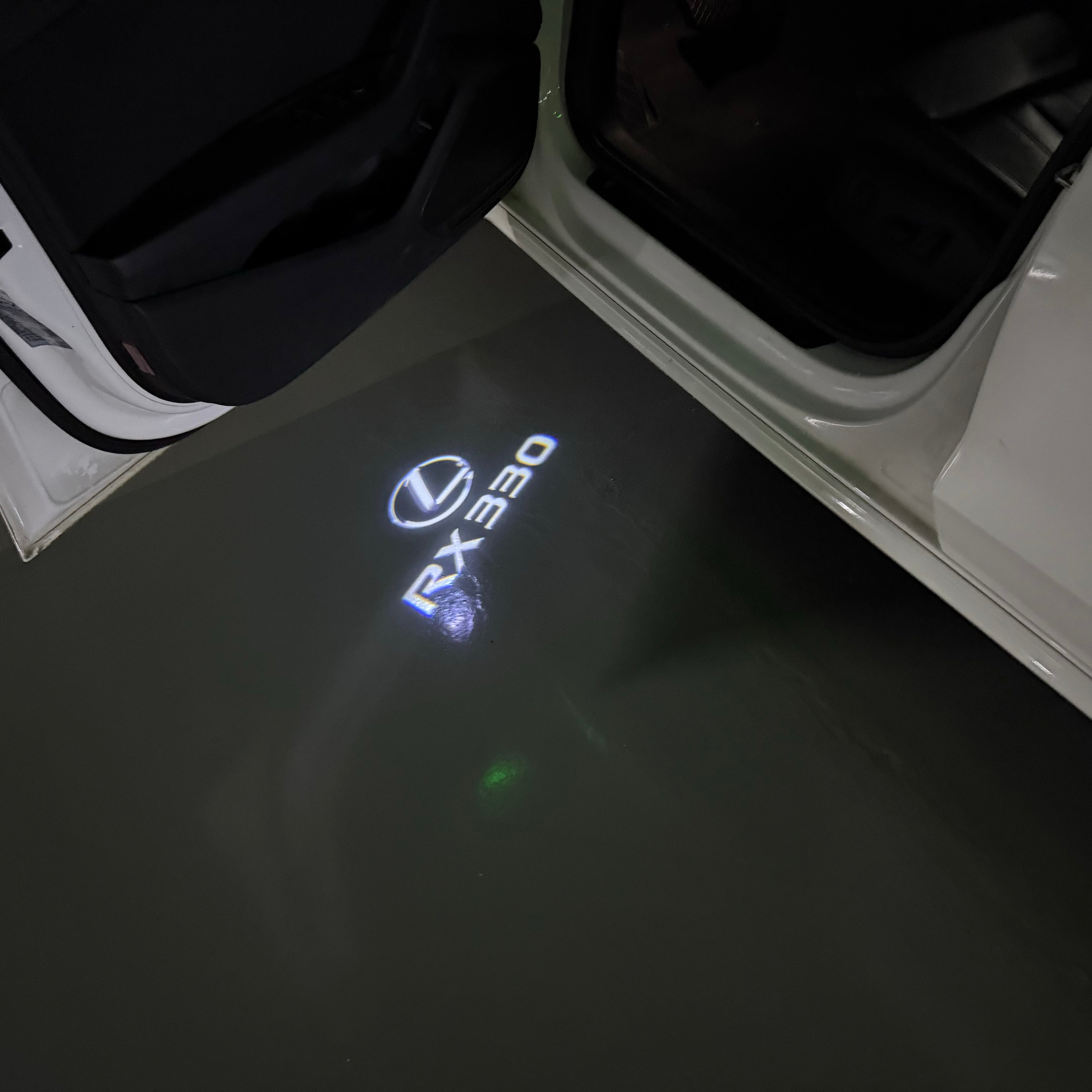 LEXUS LOGO PROJECTOR LIGHTS Nr.01 (الكمية 1 = 1 مجموعة / 2 أضواء باب)