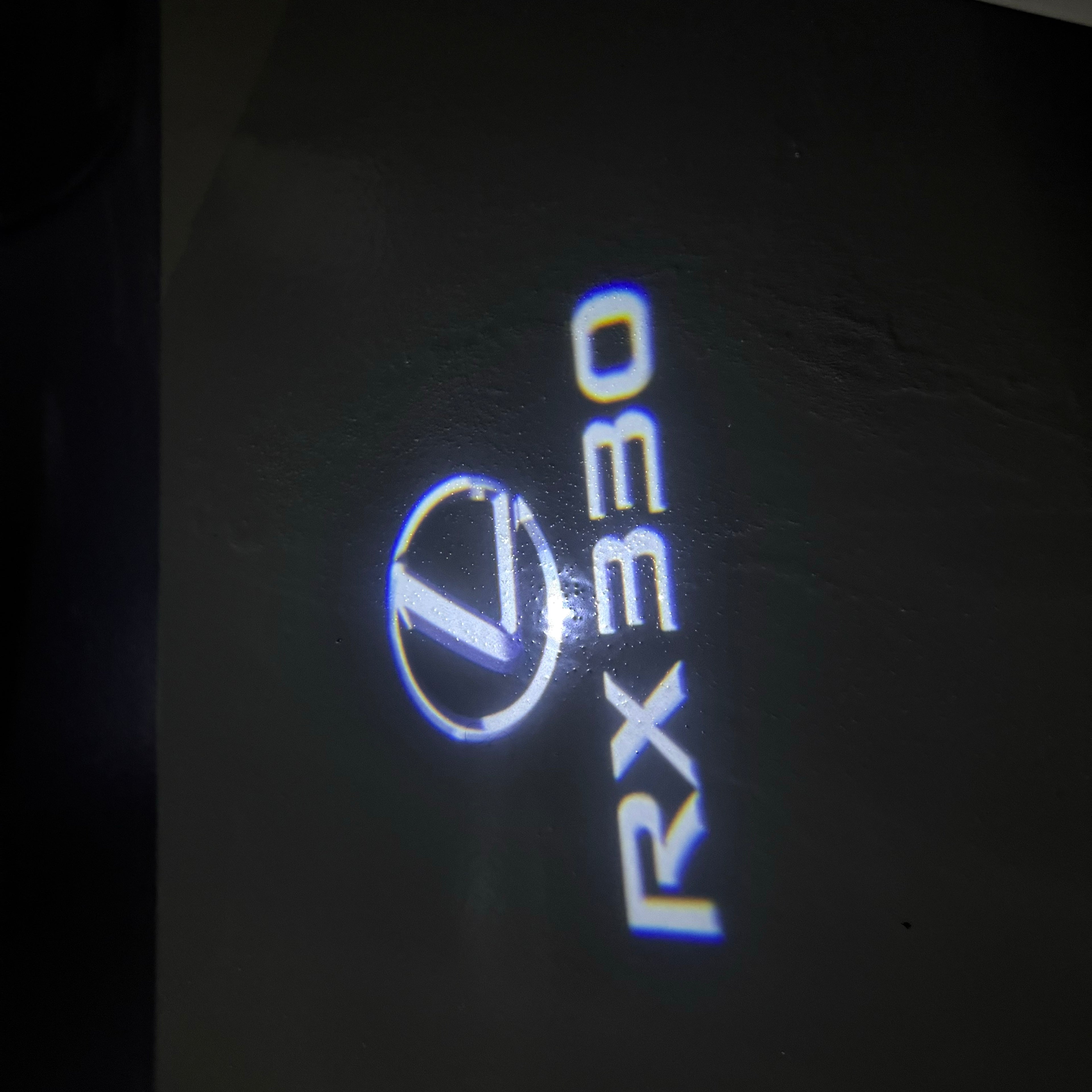 LEXUS LOGO PROJECTOR LIGHTS Nr.01 (الكمية 1 = 1 مجموعة / 2 أضواء باب)