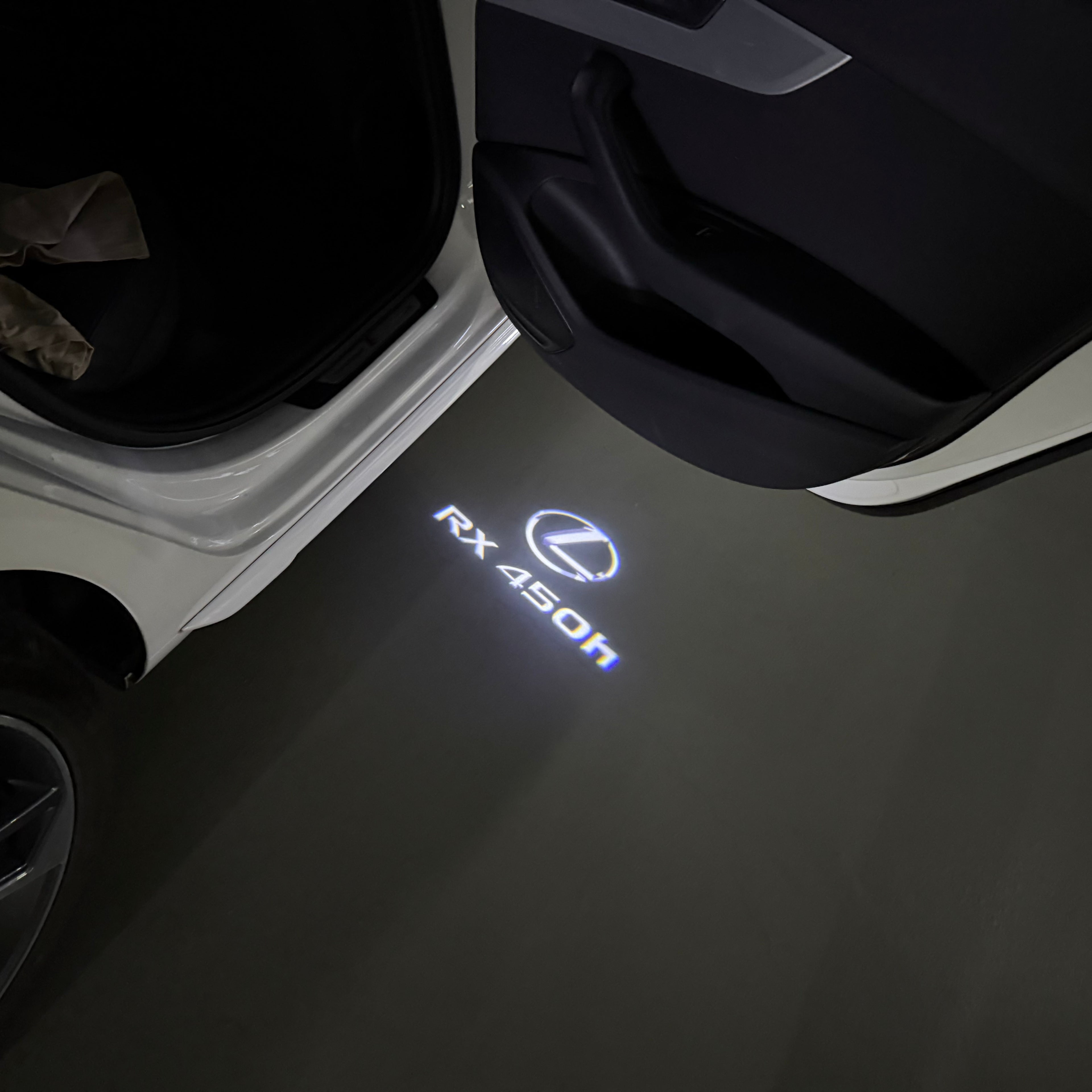 LEXUS LOGO PROJECTOR LIGHTS Nr.01 (الكمية 1 = 1 مجموعة / 2 أضواء باب)
