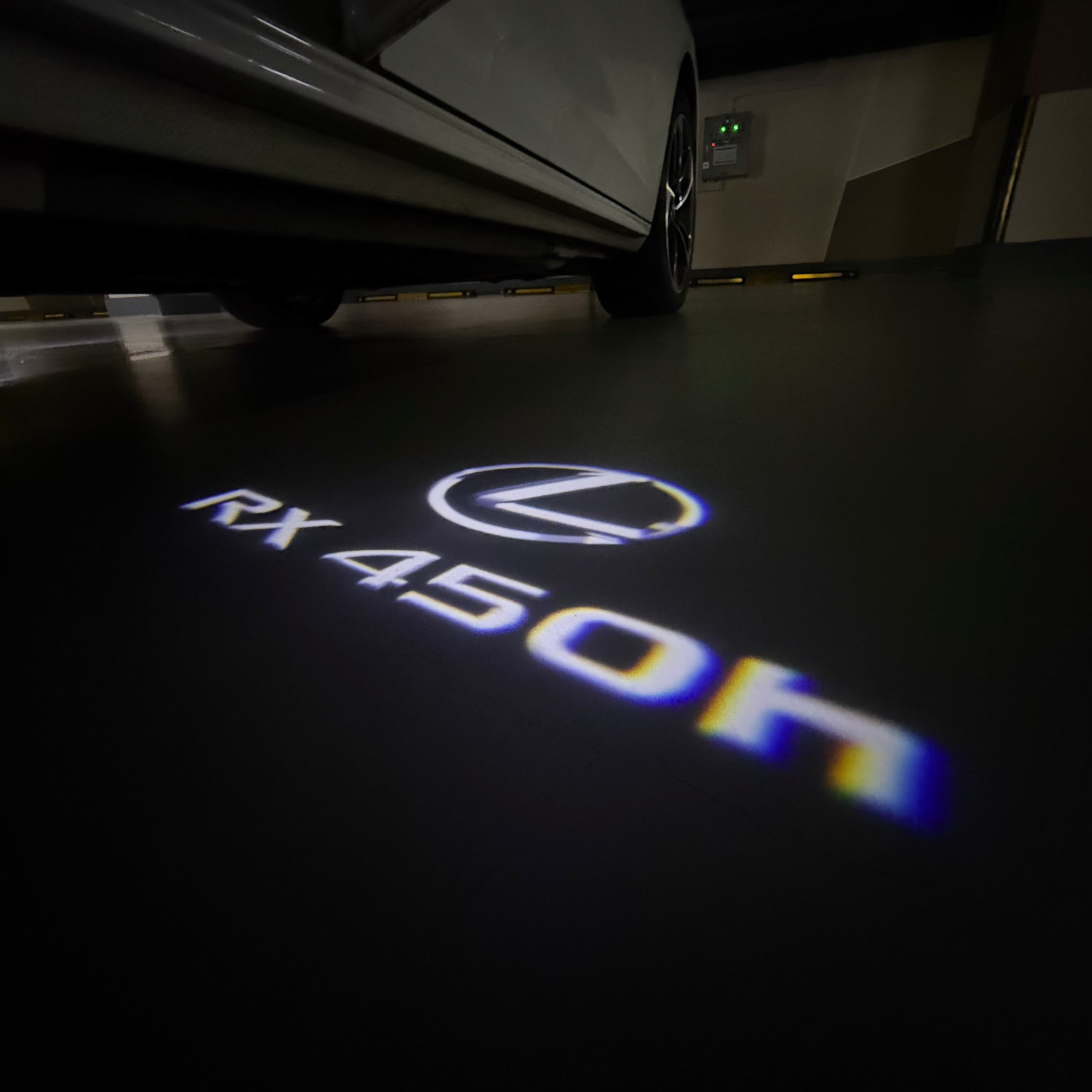 LEXUS LOGO PROJECTOR LIGHTS Nr.01 (الكمية 1 = 1 مجموعة / 2 أضواء باب)