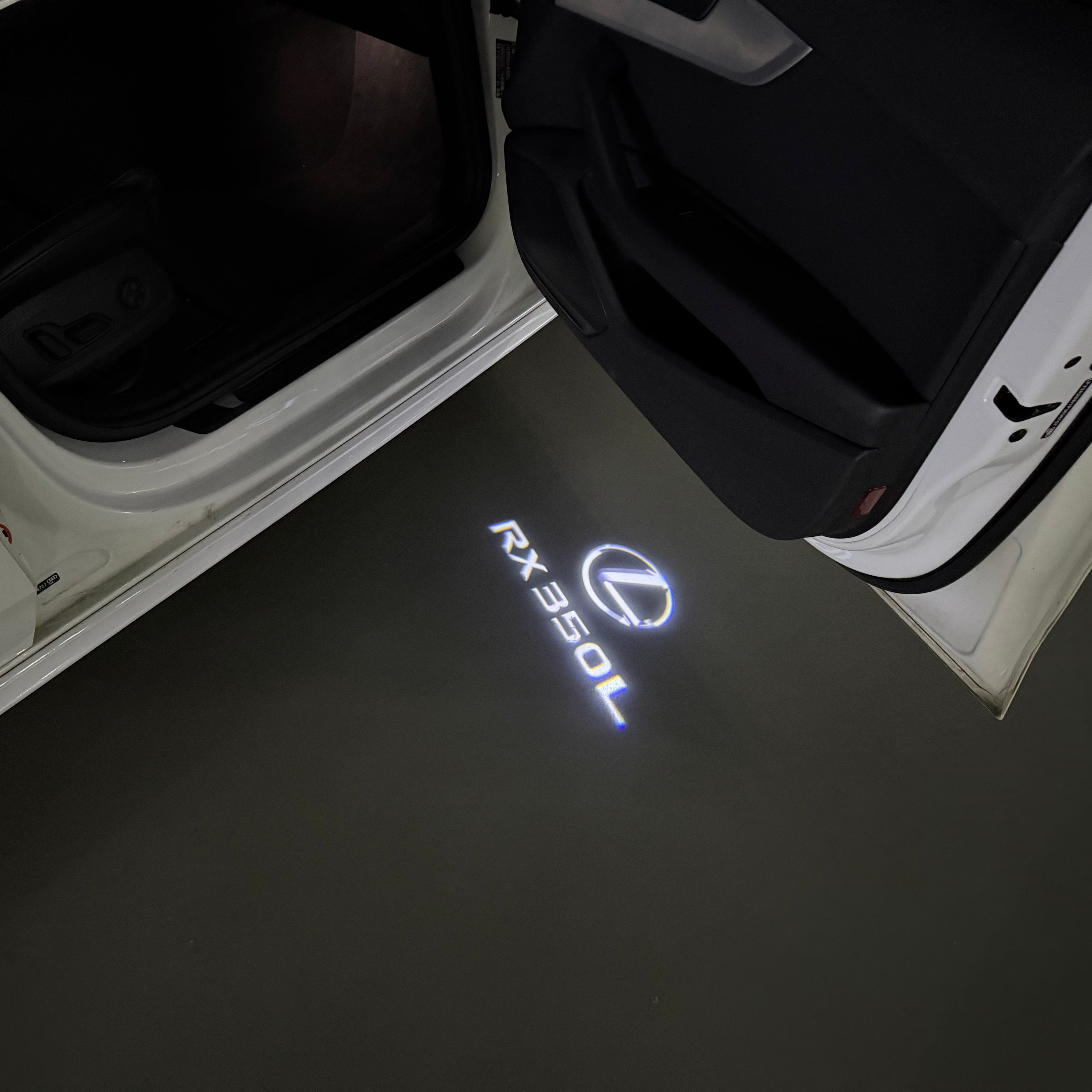 LEXUS LOGO PROJECTOR LIGHTS Nr.01 (الكمية 1 = 1 مجموعة / 2 أضواء باب)