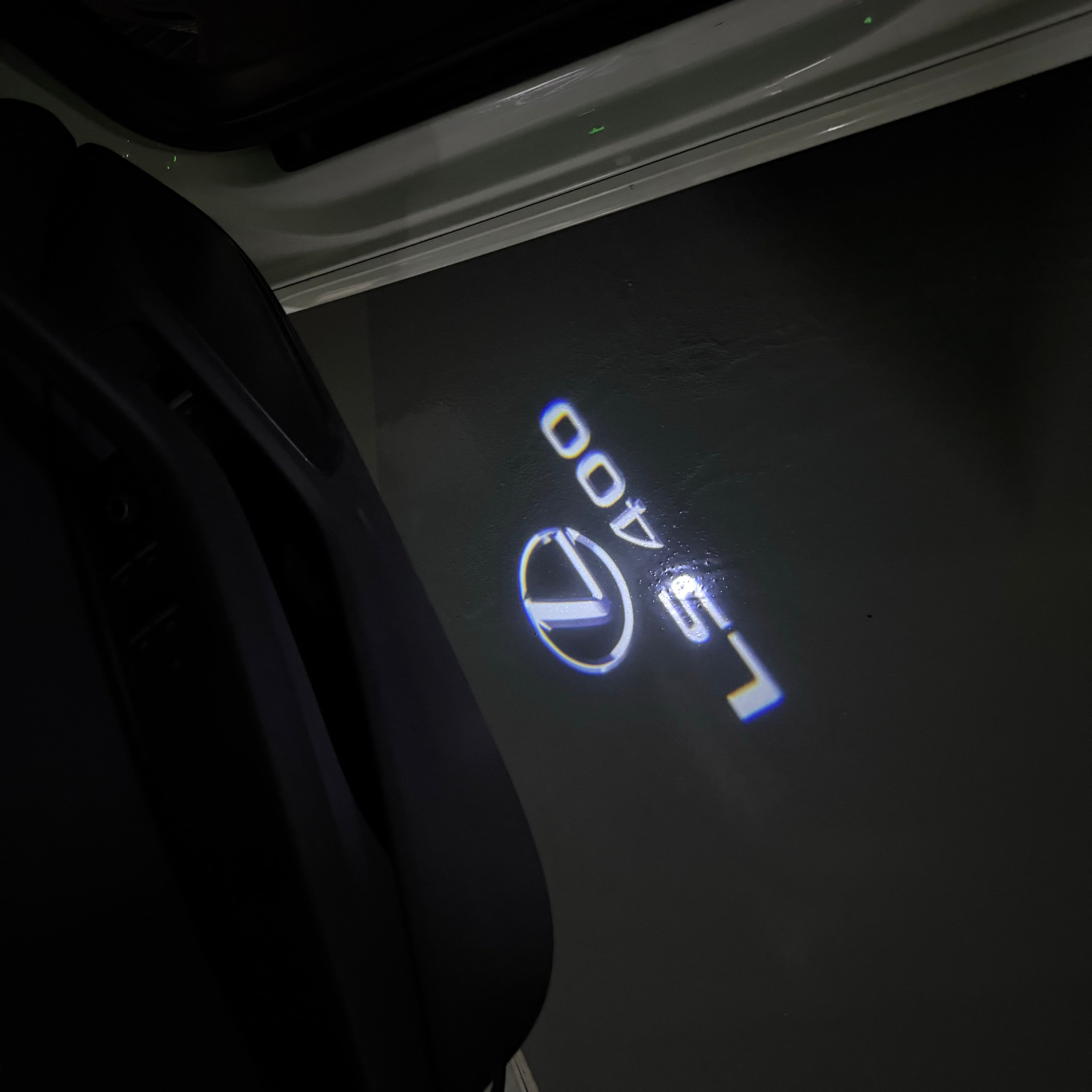LEXUS LS 400 LOGO PROJECROTR LIGHTS (quantity 1 = 1 sets/2 door lights)Nr.01a41