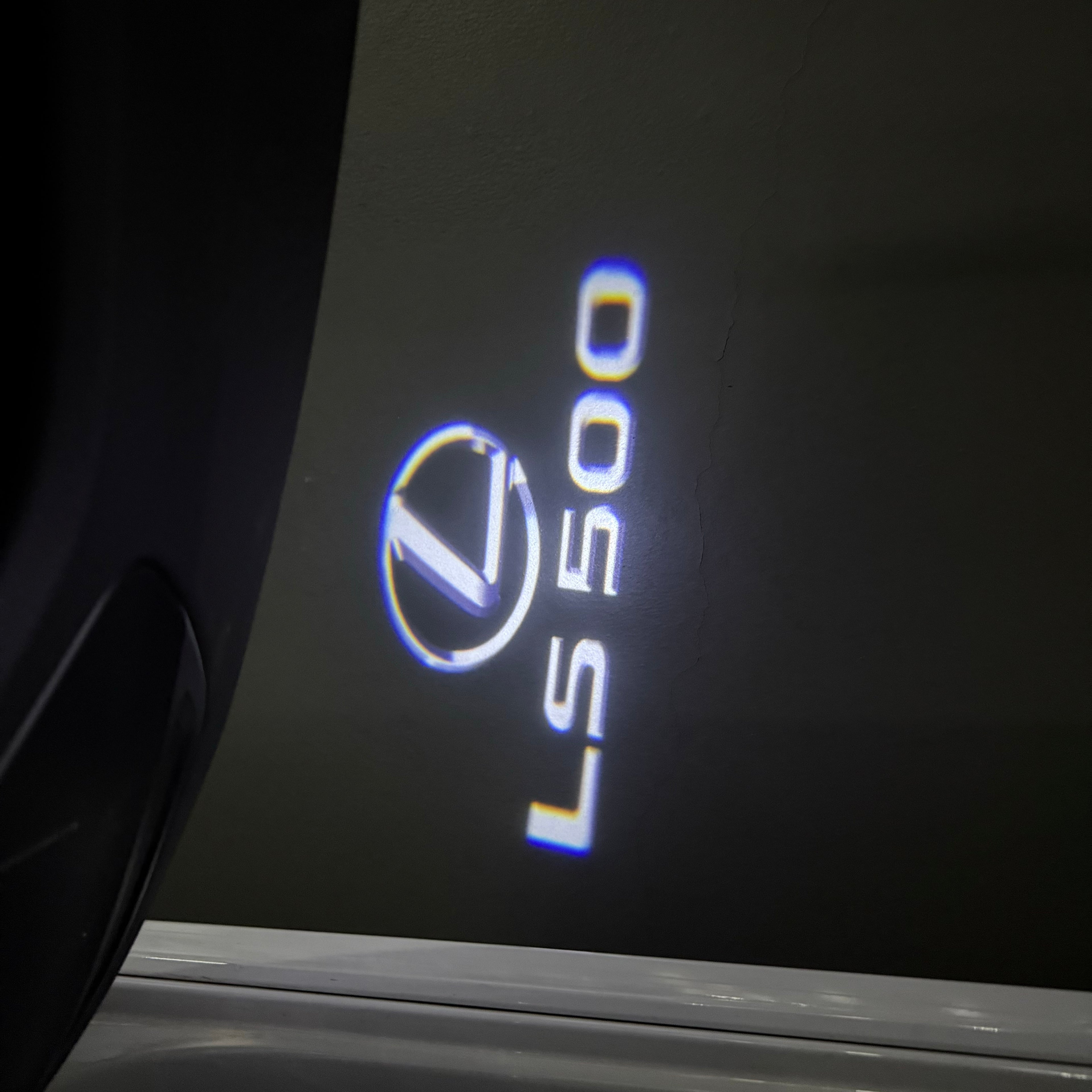 LEXUS LOGO PROJECTOR LIGHTS Nr.01 (الكمية 1 = 1 مجموعة / 2 أضواء باب)