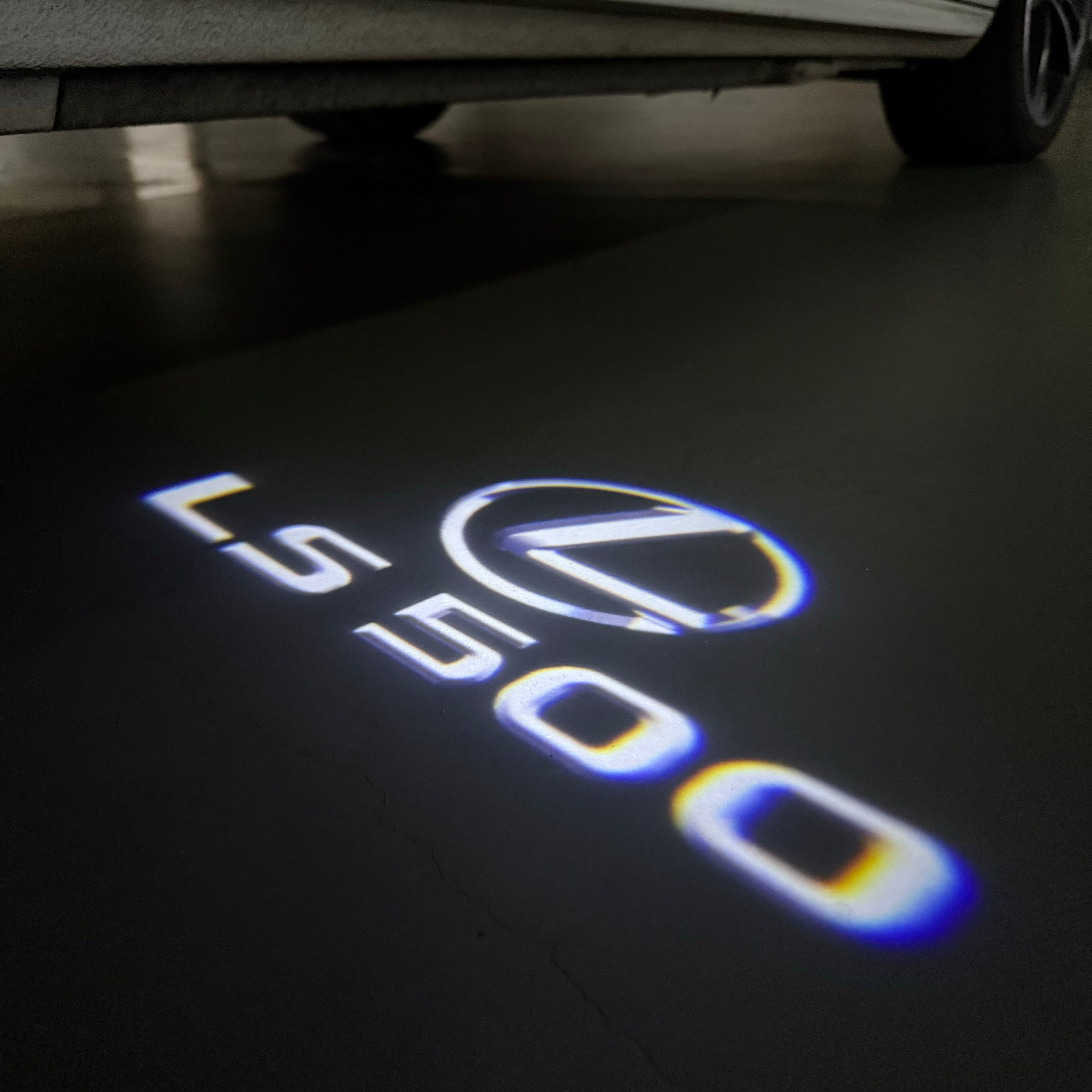 LEXUS LOGO PROJECTOR LIGHTS Nr.01 (الكمية 1 = 1 مجموعة / 2 أضواء باب)