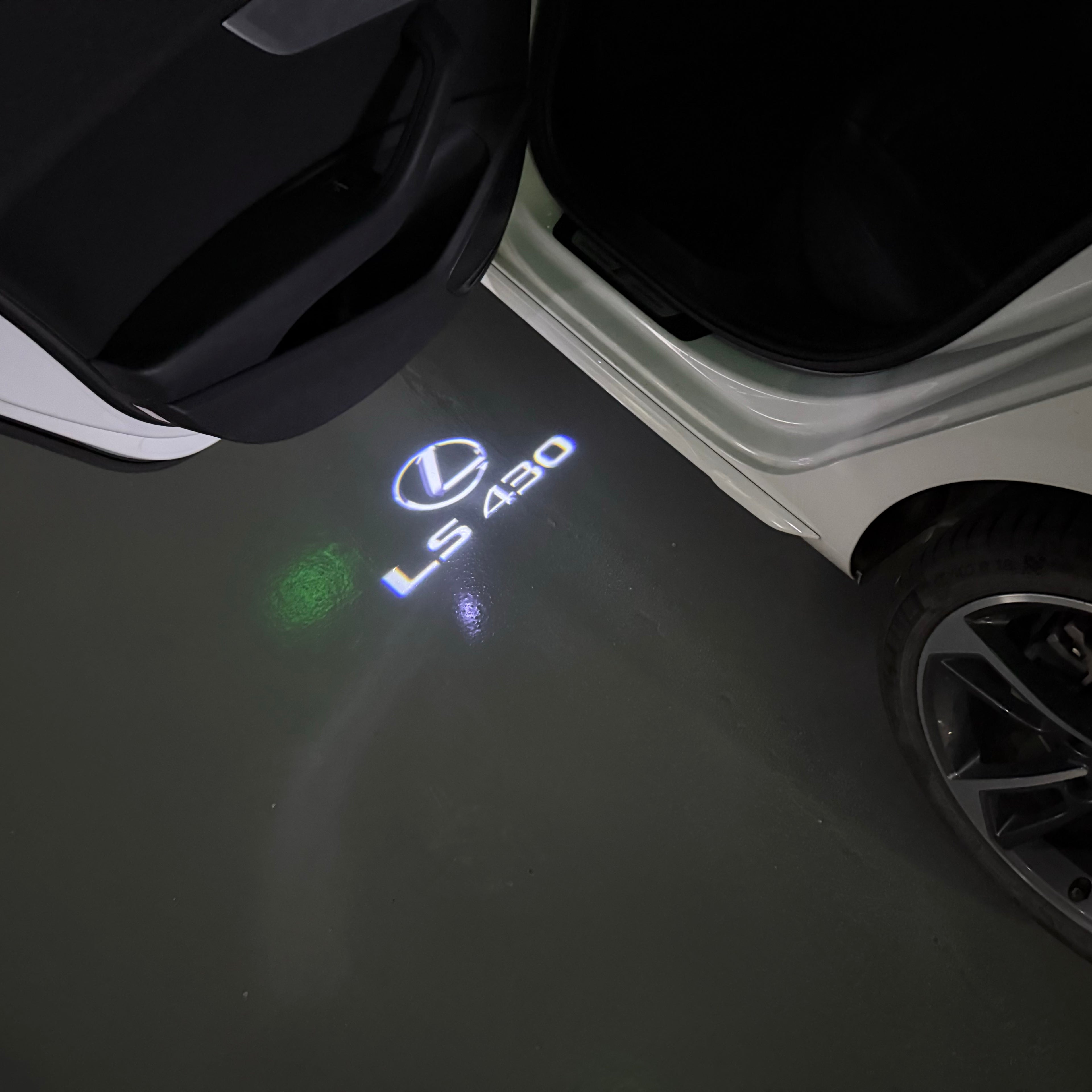 LEXUS LOGO PROJECTOR LIGHTS Nr.01 (الكمية 1 = 1 مجموعة / 2 أضواء باب)
