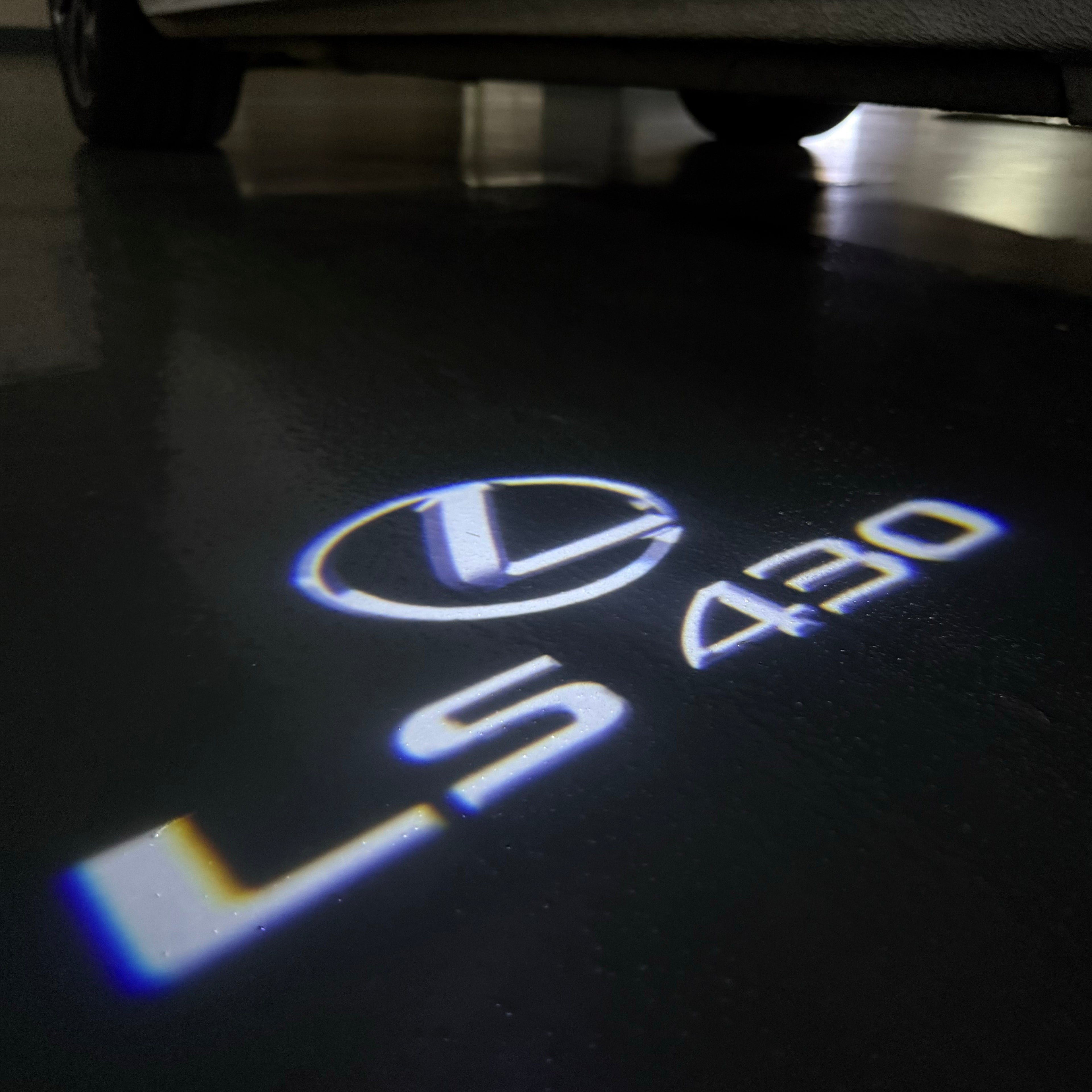 LEXUS LOGO PROJECTOR LIGHTS Nr.01 (الكمية 1 = 1 مجموعة / 2 أضواء باب)