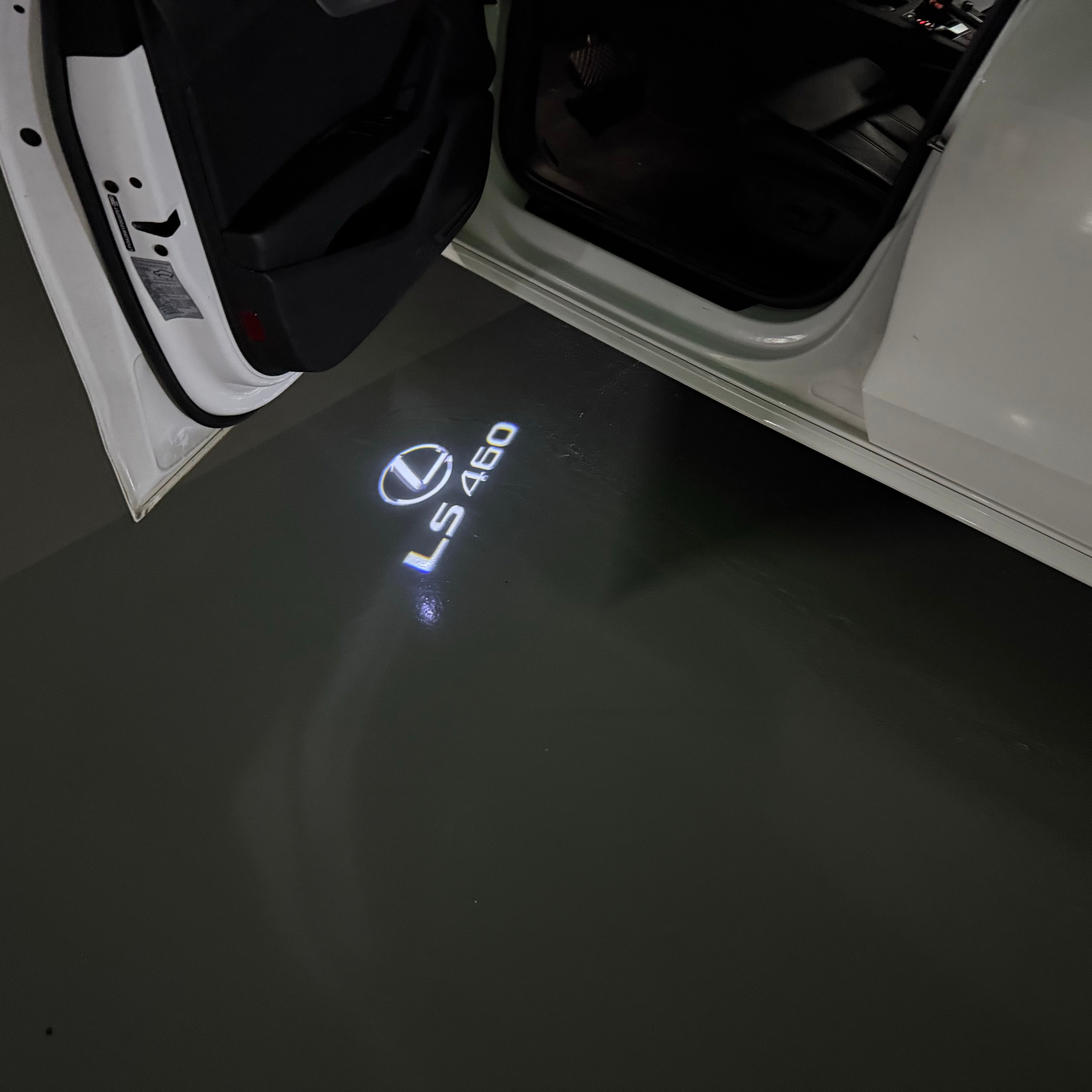 LEXUS LOGO PROJECTOR LIGHTS Nr.01 (الكمية 1 = 1 مجموعة / 2 أضواء باب)