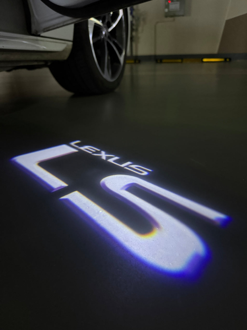 LEXUS LOGO PROJECTOR LIGHTS Nr.01 (الكمية 1 = 1 مجموعة / 2 أضواء باب)