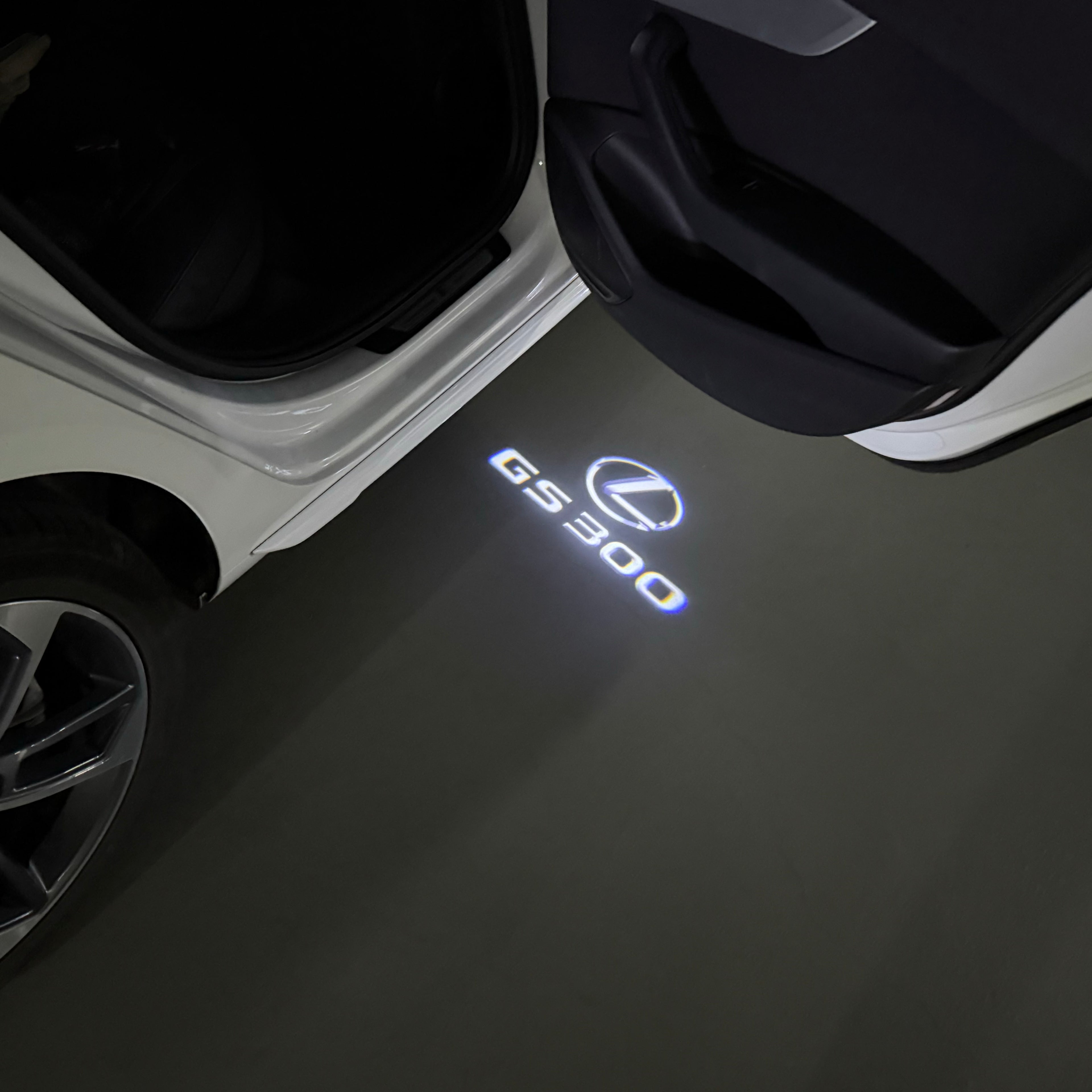 LEXUS LOGO PROJECTOR LIGHTS Nr.01 (الكمية 1 = 1 مجموعة / 2 أضواء باب)