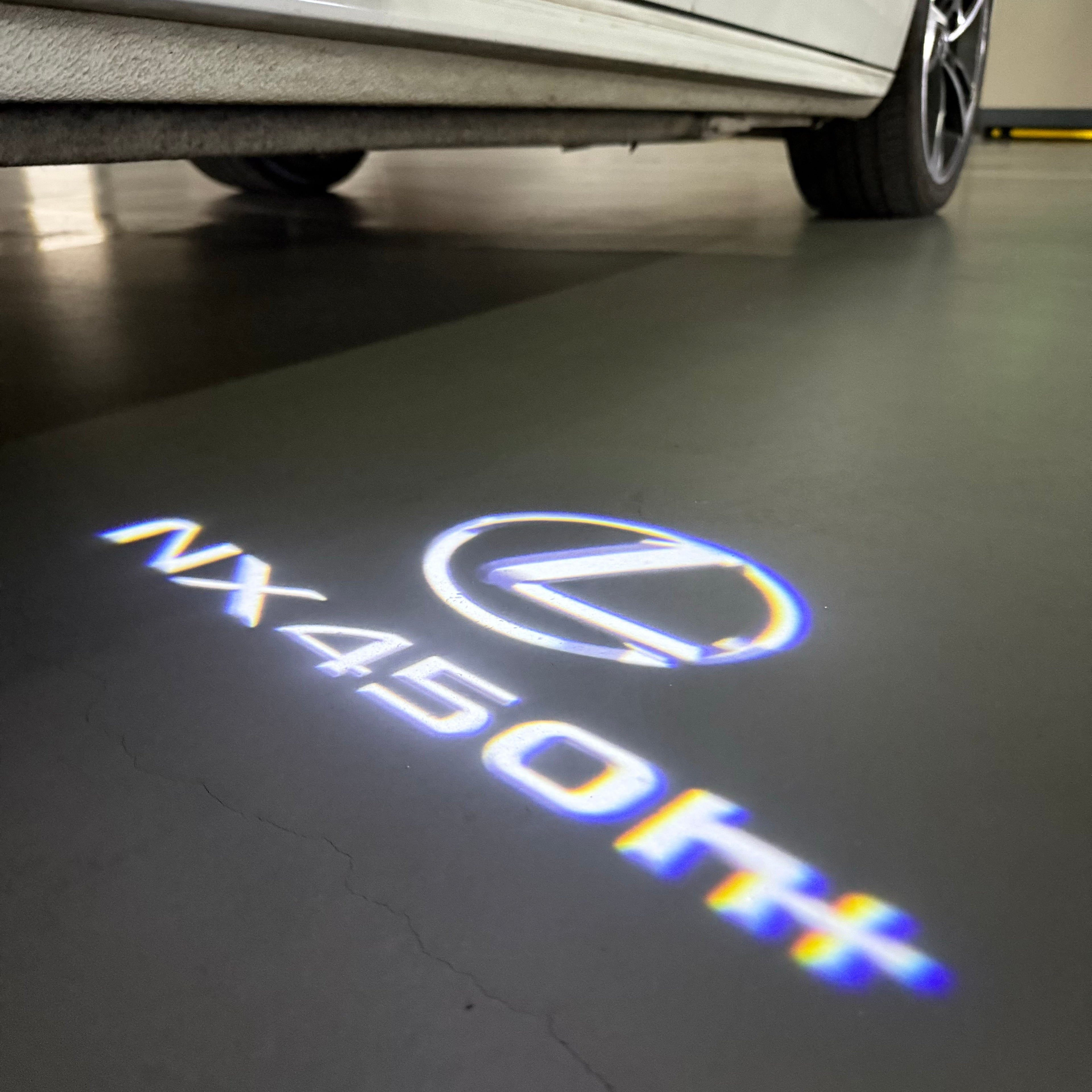 LEXUS LOGO PROJECTOR LIGHTS Nr.01 (الكمية 1 = 1 مجموعة / 2 أضواء باب)