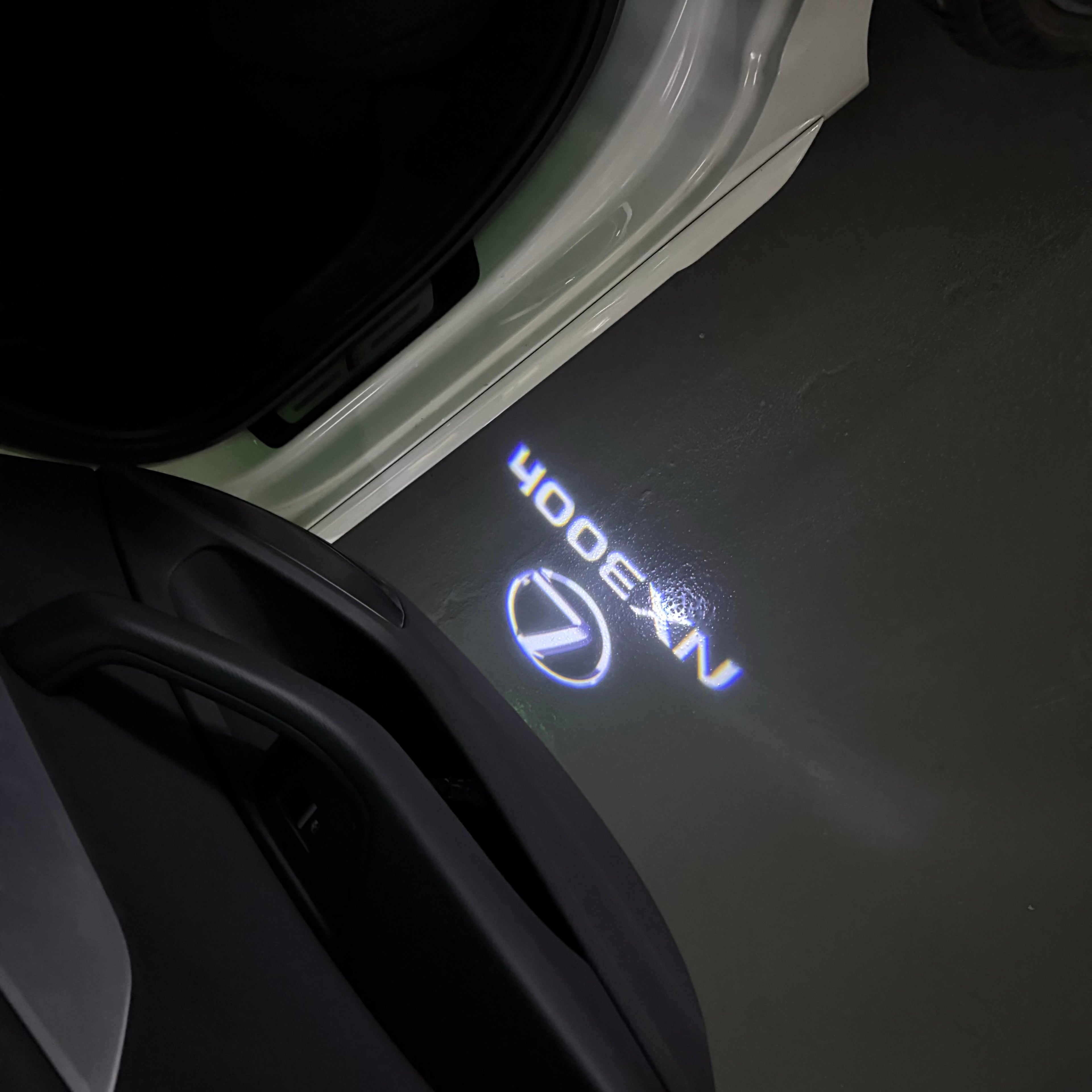LEXUS LOGO PROJECTOR LIGHTS Nr.01 (الكمية 1 = 1 مجموعة / 2 أضواء باب)