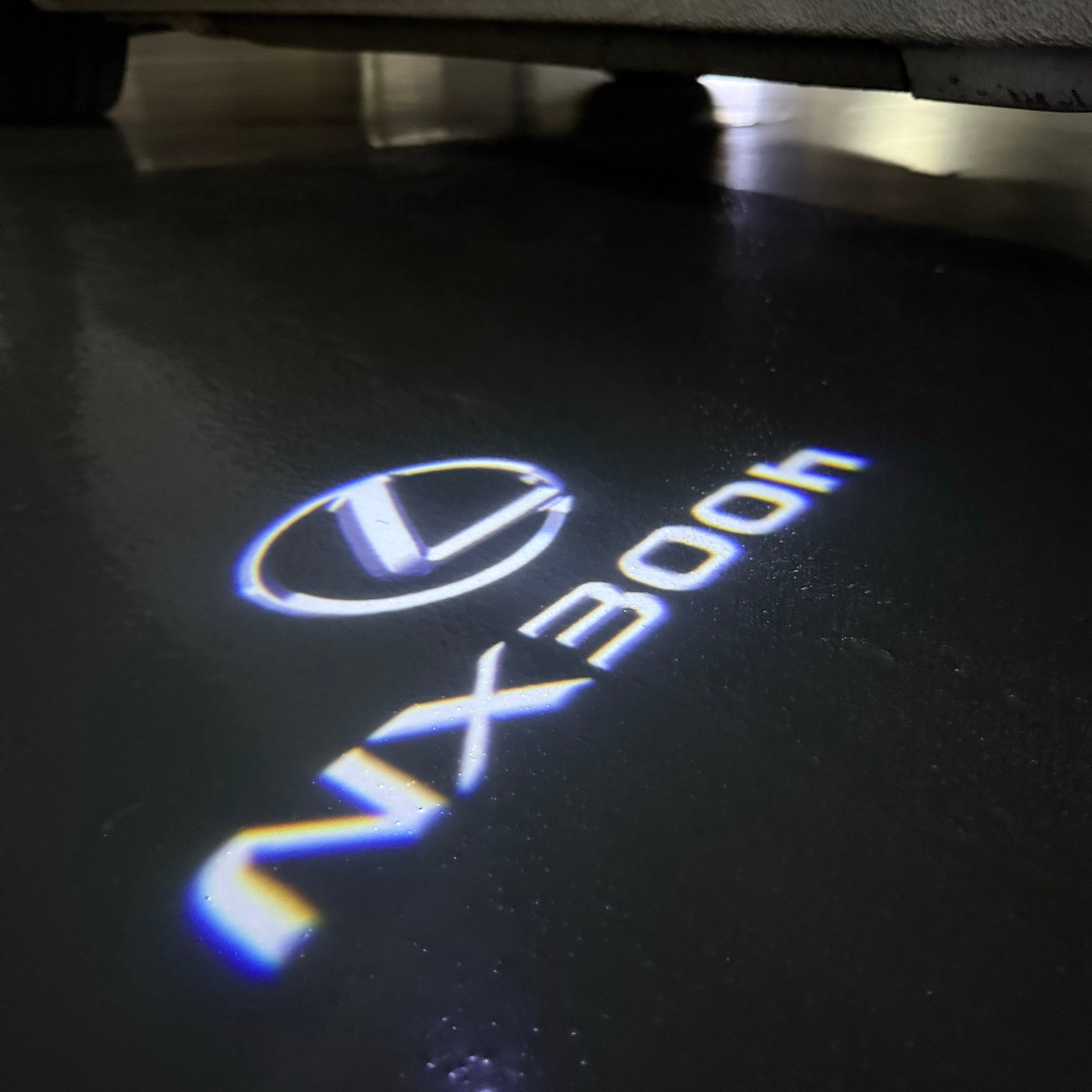 LEXUS LOGO PROJECTOR LIGHTS Nr.01 (الكمية 1 = 1 مجموعة / 2 أضواء باب)