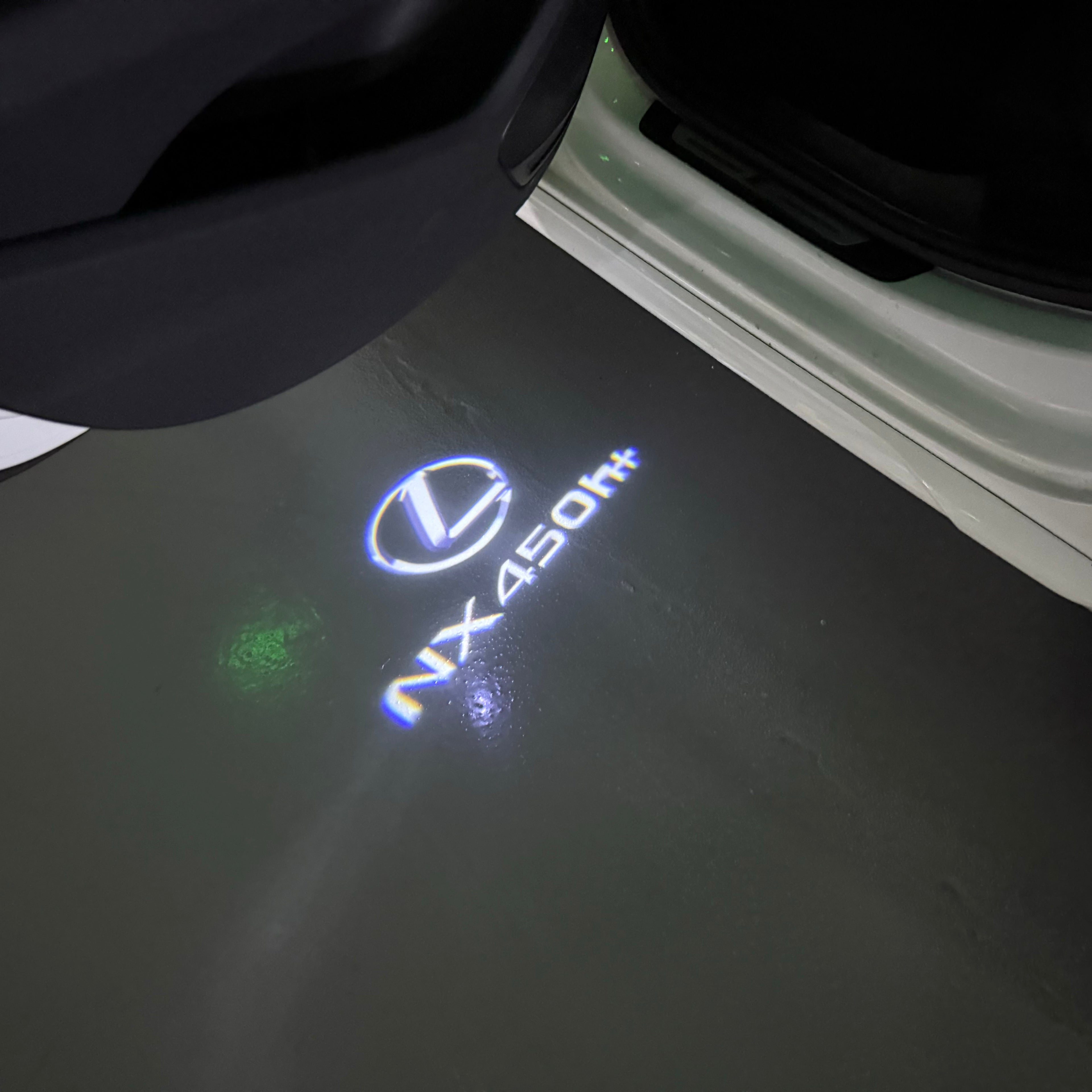 LEXUS LOGO PROJECTOR LIGHTS Nr.01 (الكمية 1 = 1 مجموعة / 2 أضواء باب)