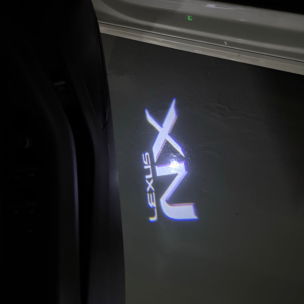 LEXUS LOGO PROJECTOR LIGHTS Nr.01 (الكمية 1 = 1 مجموعة / 2 أضواء باب)