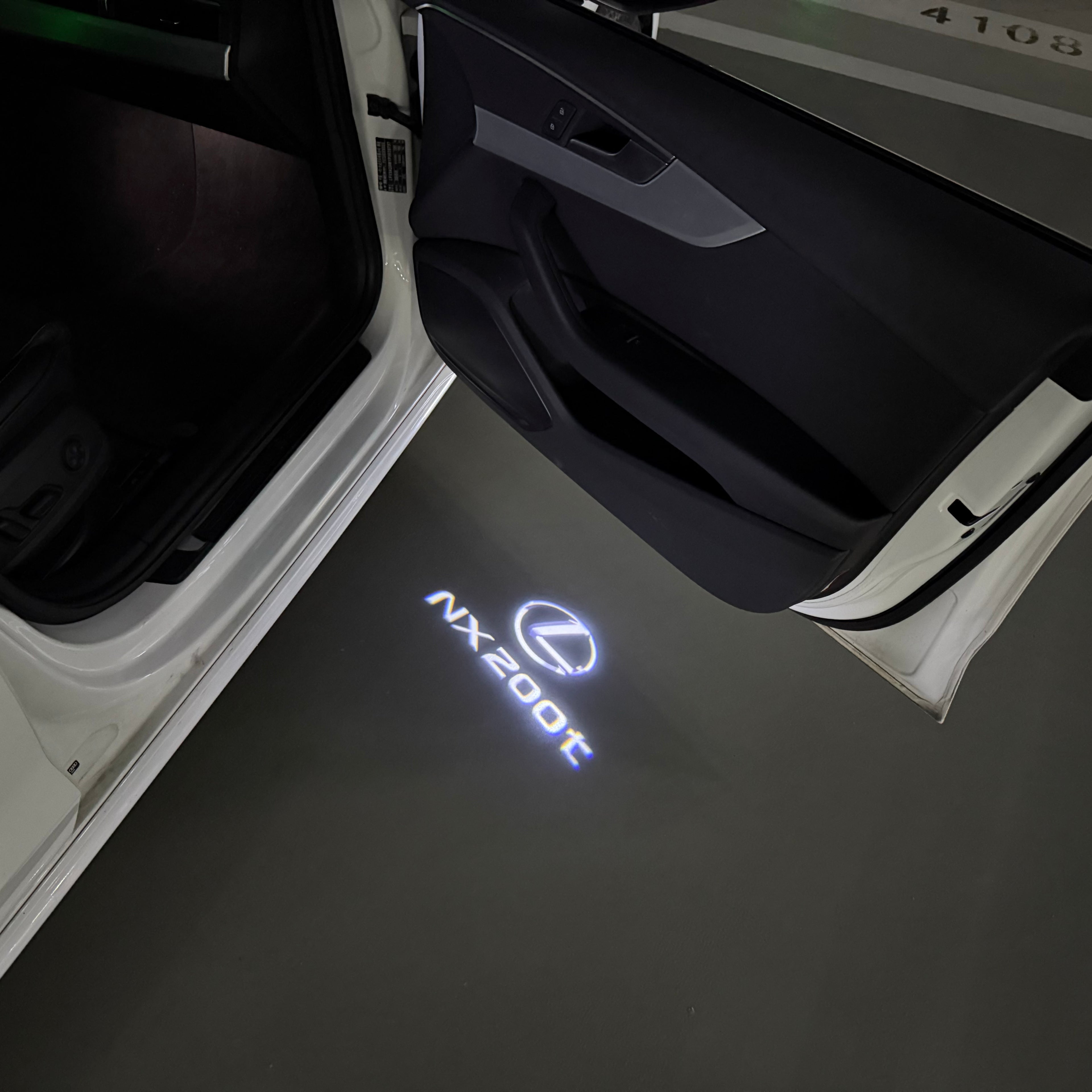 LEXUS LOGO PROJECTOR LIGHTS Nr.01 (الكمية 1 = 1 مجموعة / 2 أضواء باب)