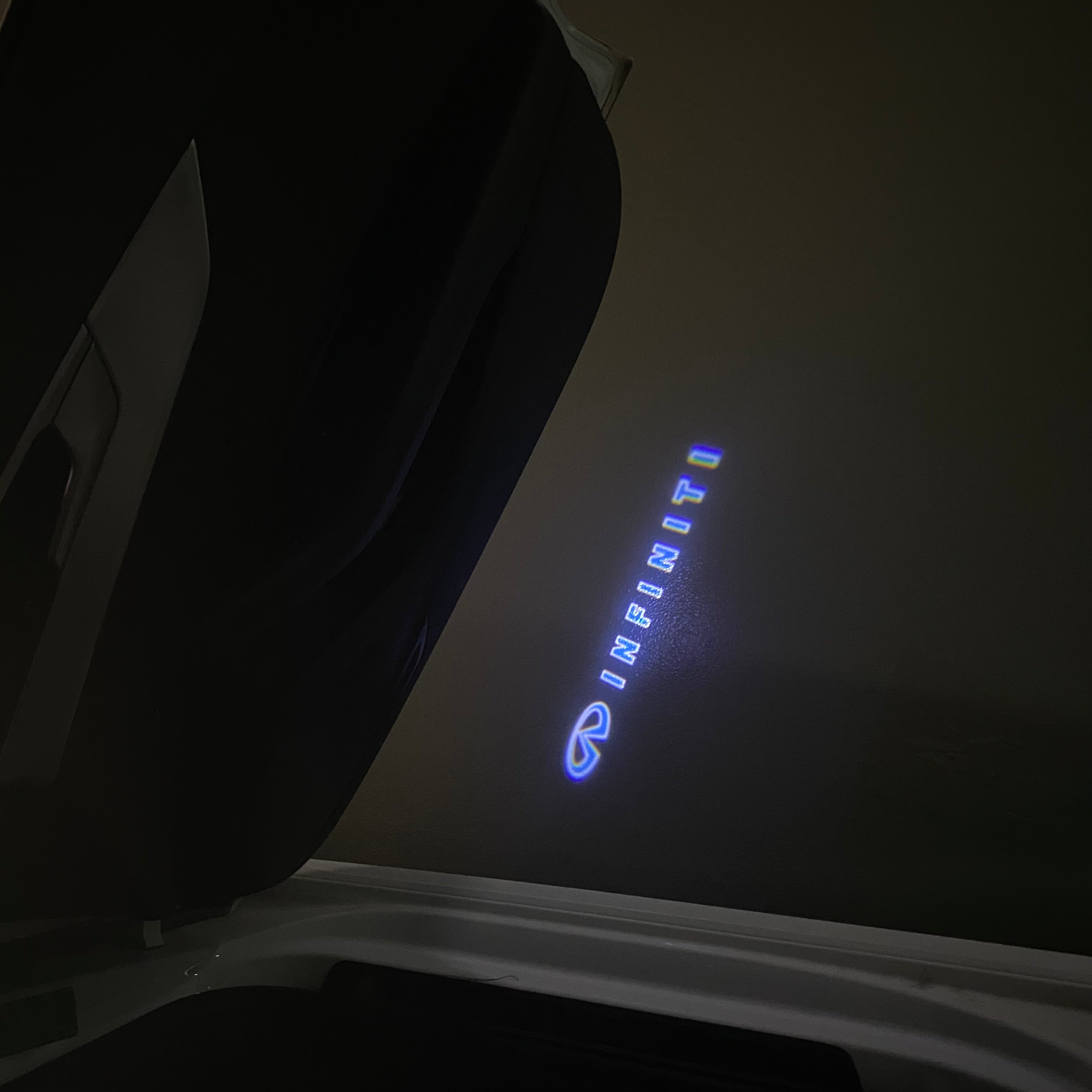 أضواء جهاز عرض شعار إنفينيتي رقم 12 (الكمية 1 = 1 مجموعة / 2 أضواء باب)