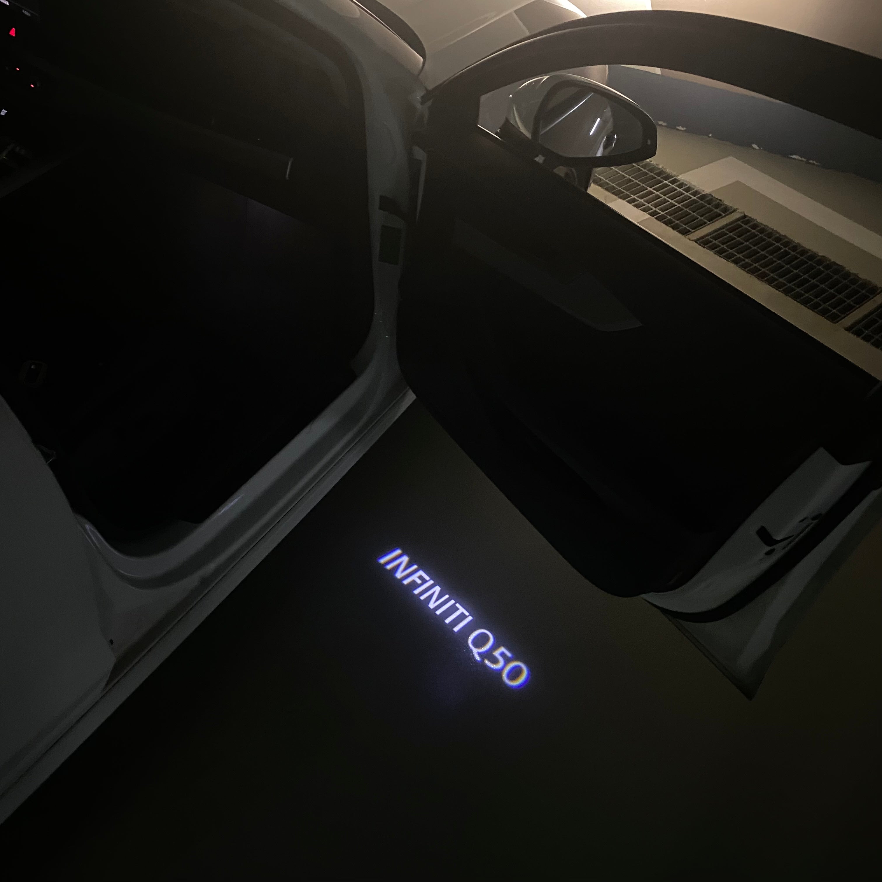 INFINITI Q50 LOGO PROJECROTR LIGHTS Nr.60 (quantity 1 = 1 sets/2 door lights)