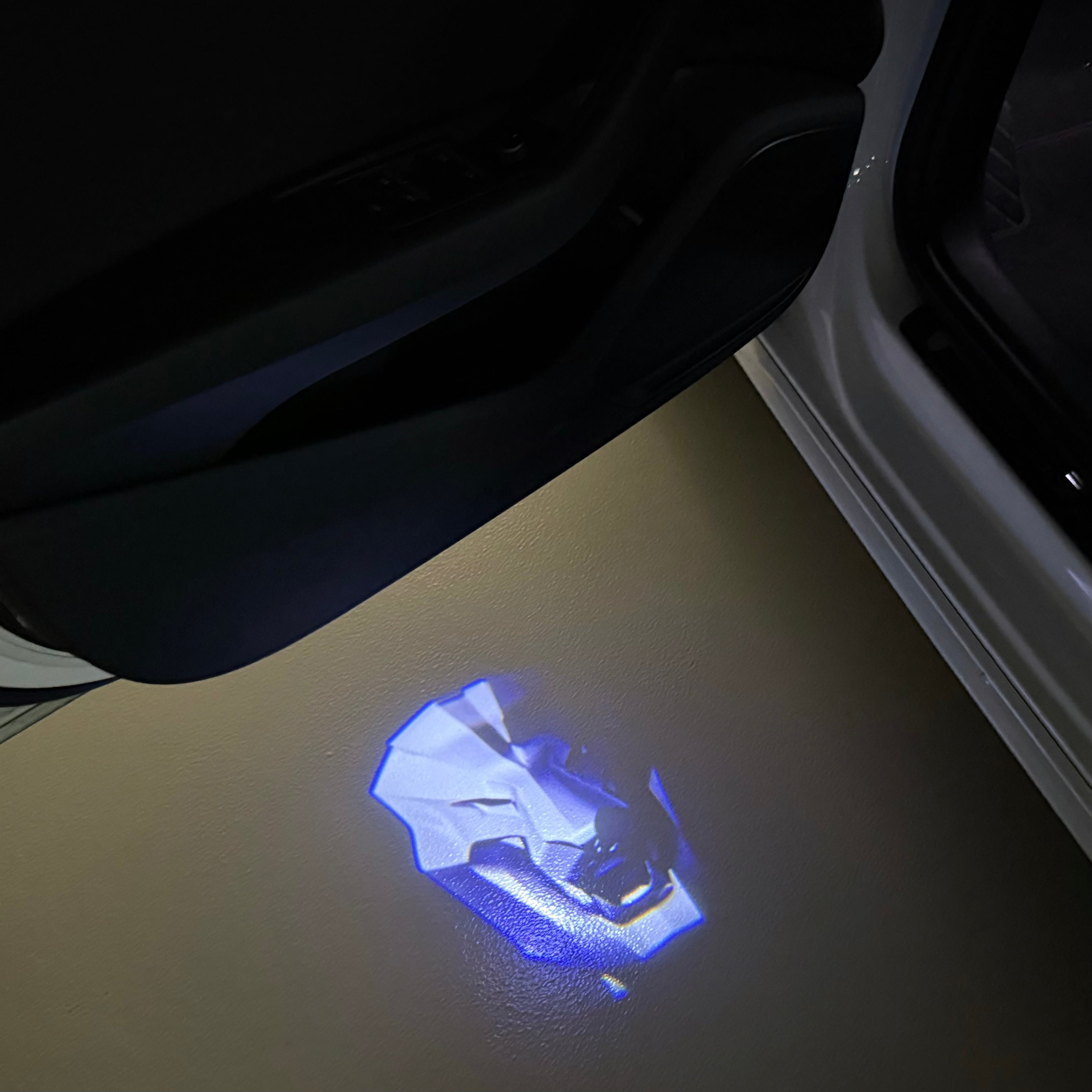 BMW M3 LOGO PROJECTOR LIGHTS Nr.24 (الكمية 1 = 1 مجموعة / 2 أضواء باب)
