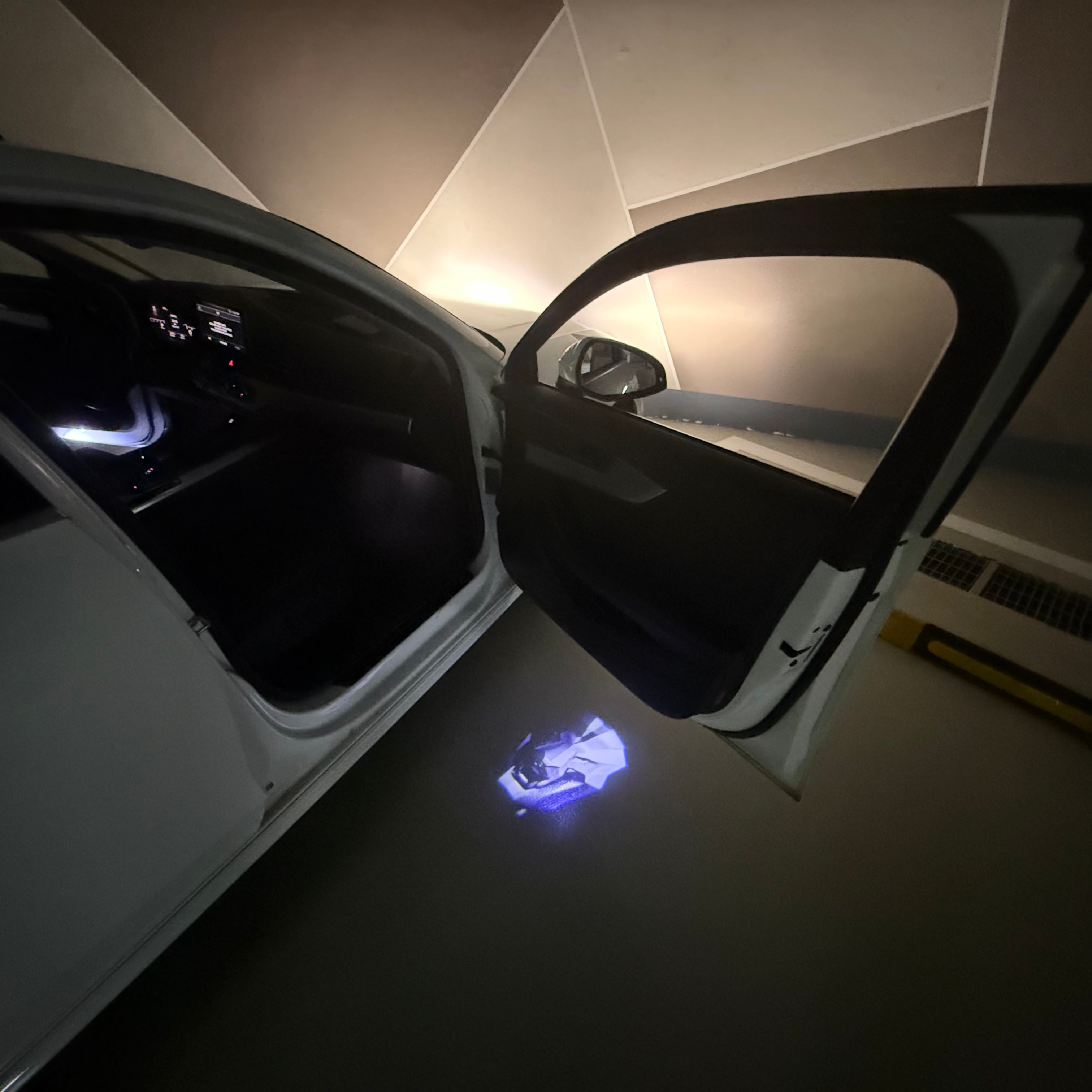 BMW M3 LOGO PROJECTOR LIGHTS Nr.24 (الكمية 1 = 1 مجموعة / 2 أضواء باب)