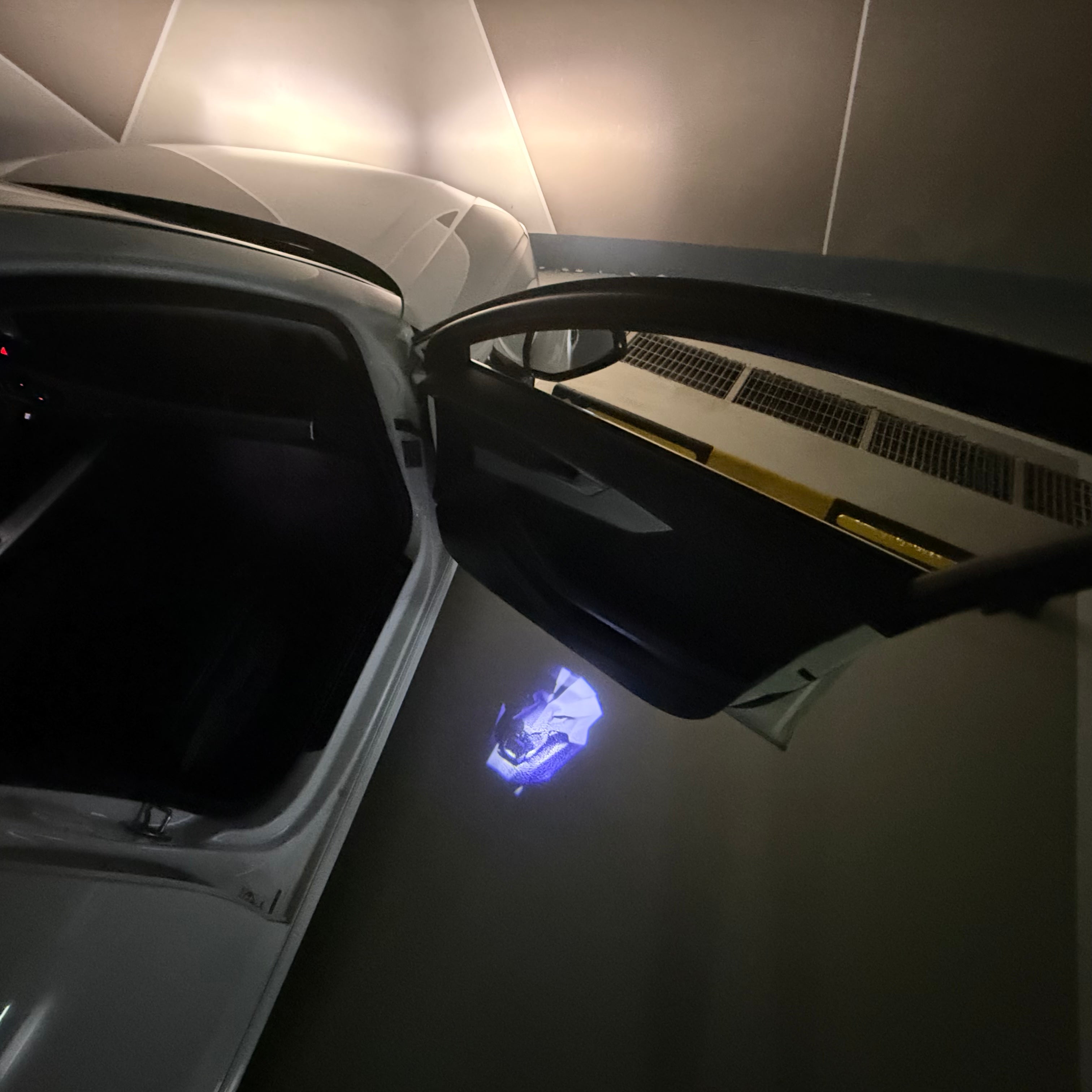 BMW M3 LOGO PROJECTOR LIGHTS Nr.24 (الكمية 1 = 1 مجموعة / 2 أضواء باب)