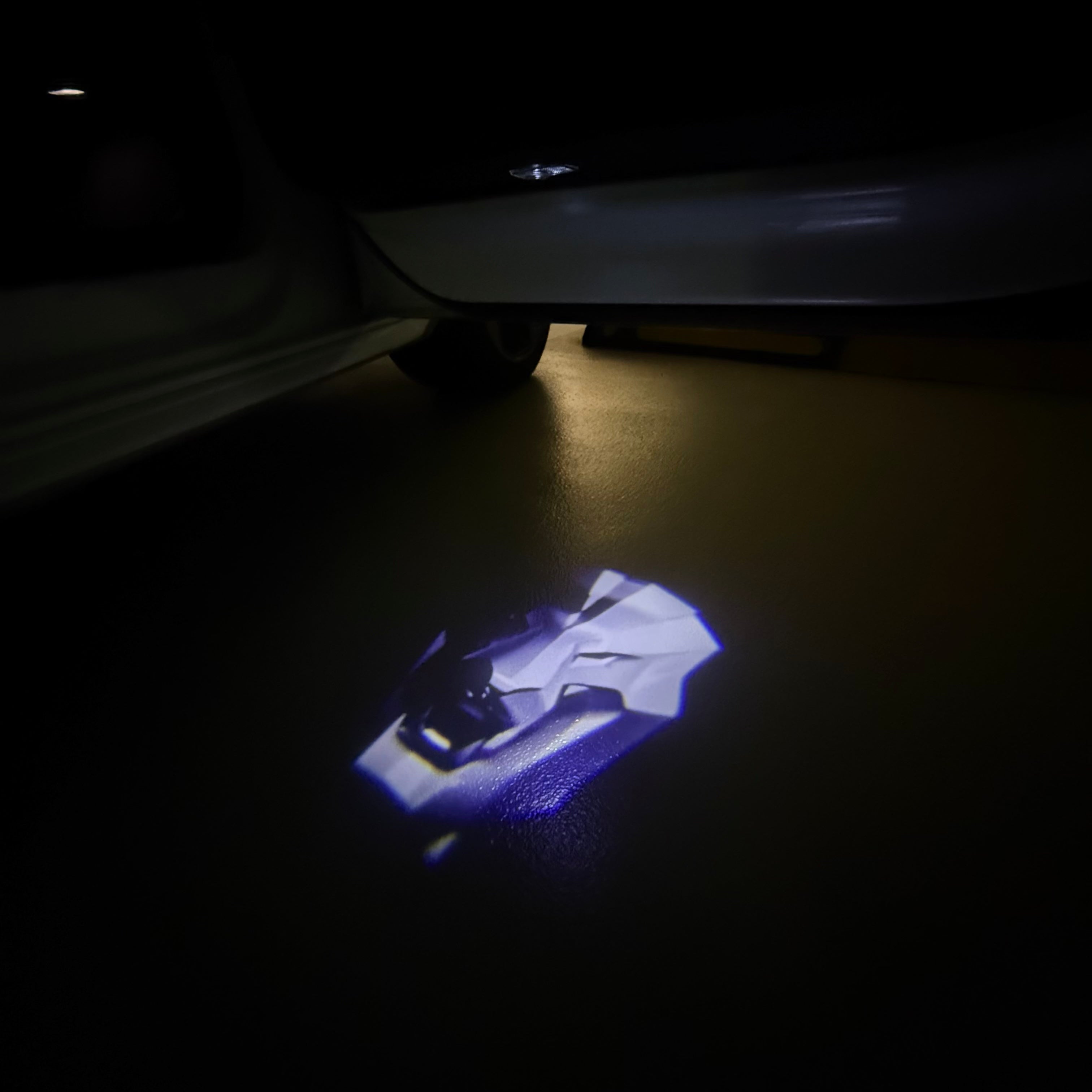 BMW M3 LOGO PROJECTOR LIGHTS Nr.24 (الكمية 1 = 1 مجموعة / 2 أضواء باب)