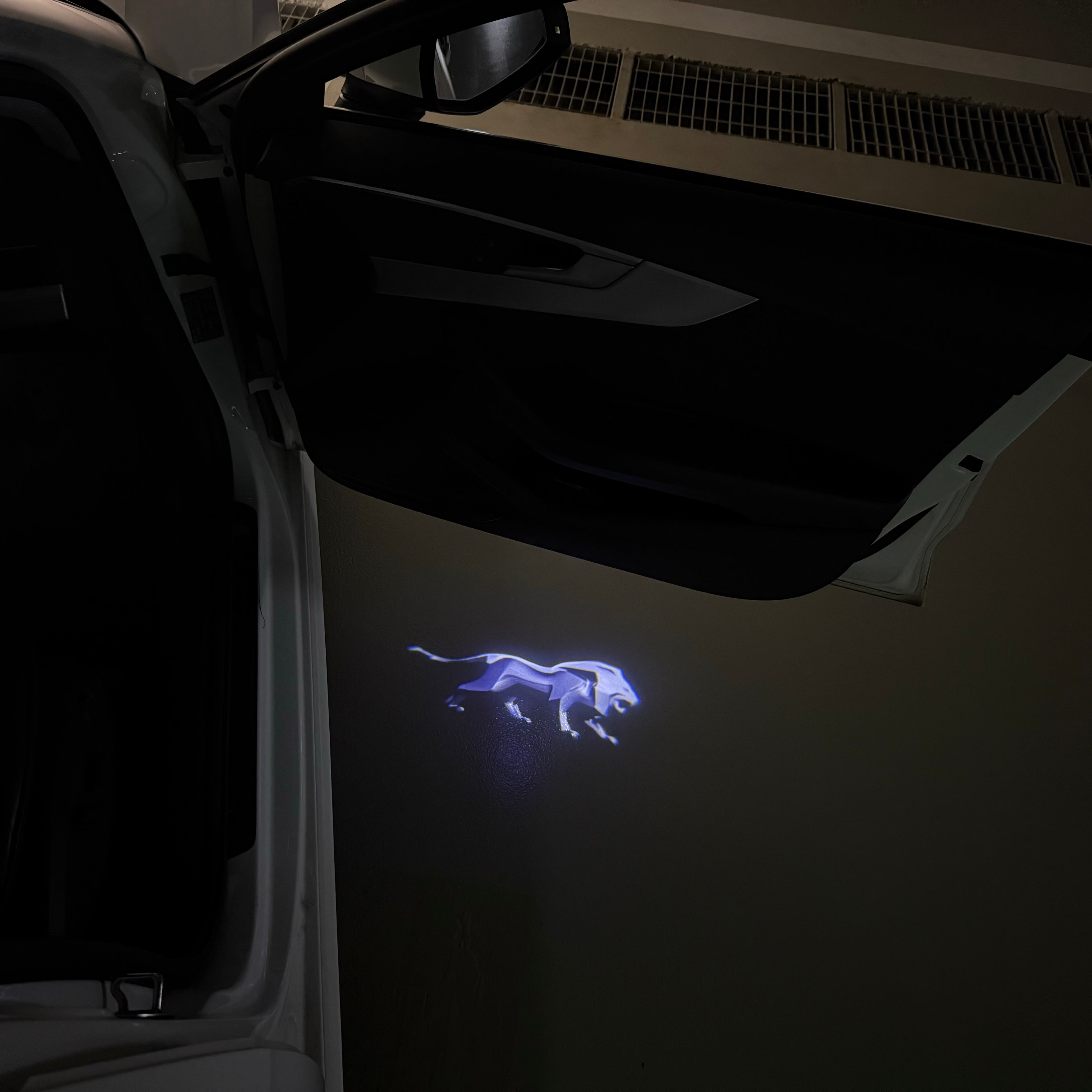 BMW M3 LOGO PROJECTOR LIGHTS Nr.24 (الكمية 1 = 1 مجموعة / 2 أضواء باب)