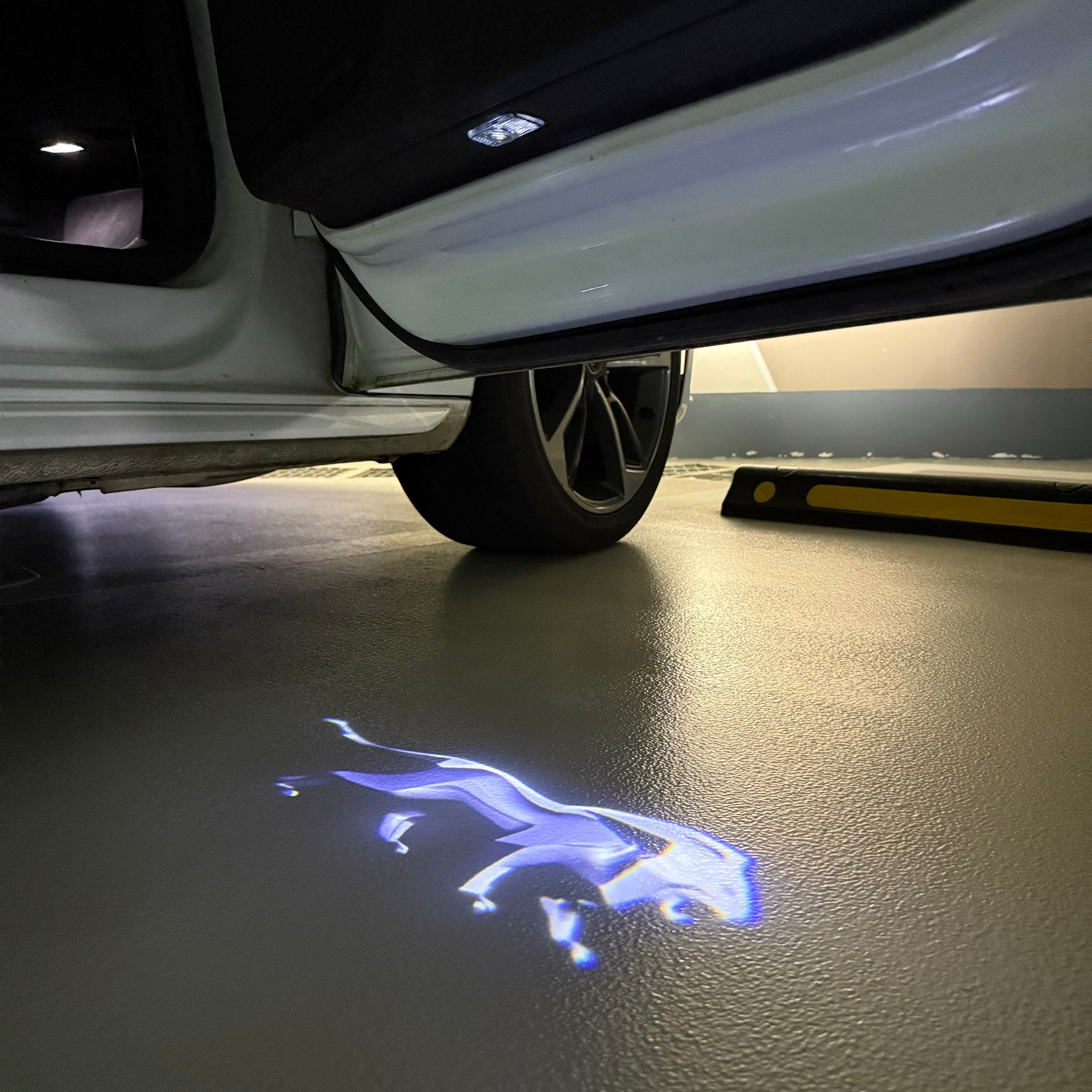 BMW M3 LOGO PROJECTOR LIGHTS Nr.24 (الكمية 1 = 1 مجموعة / 2 أضواء باب)